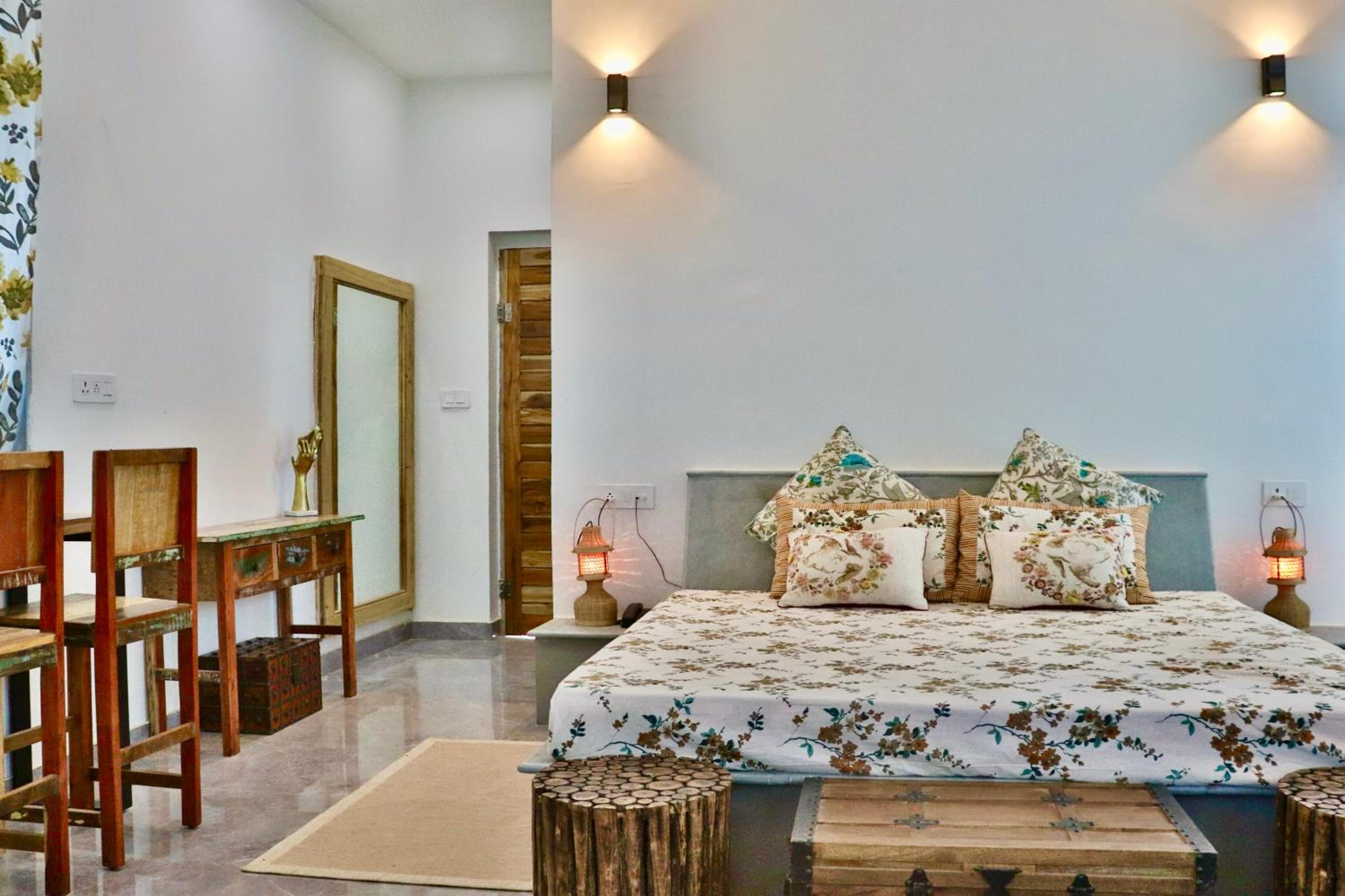 Deluxe Double Room with Balcony photo 3