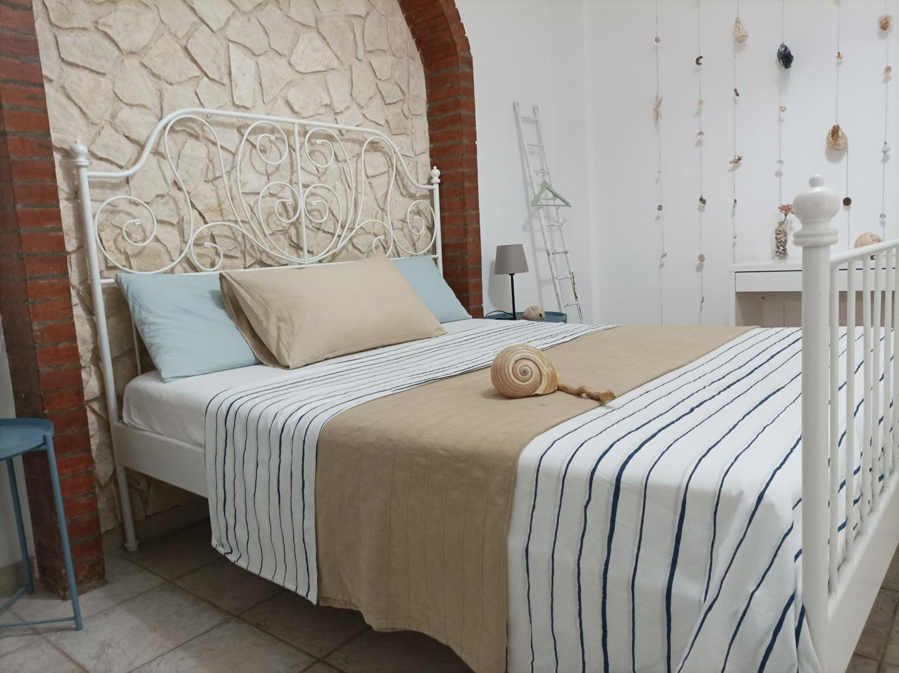 Double Room with Private Bathroom - Photo 2