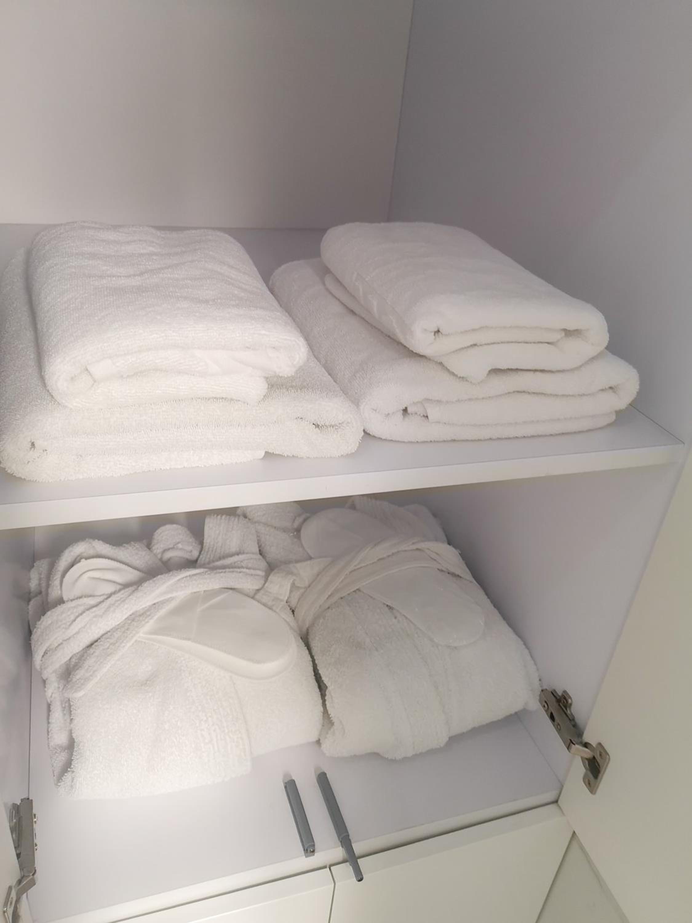 Apartment with Shower - Photo 7