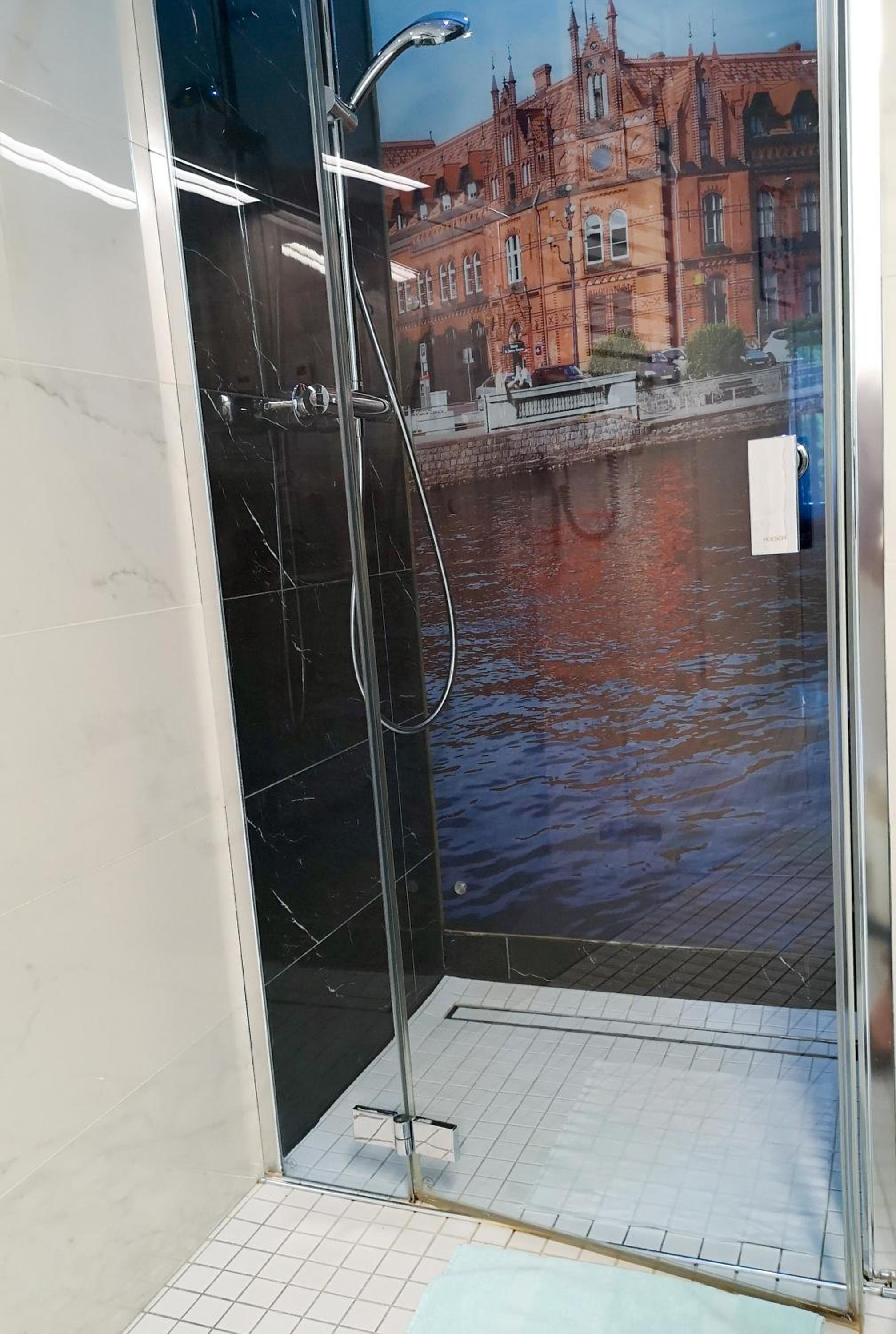 Apartment with Shower - Photo 4