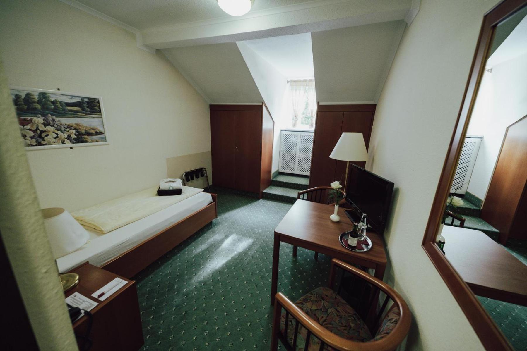 Single Room photo 2