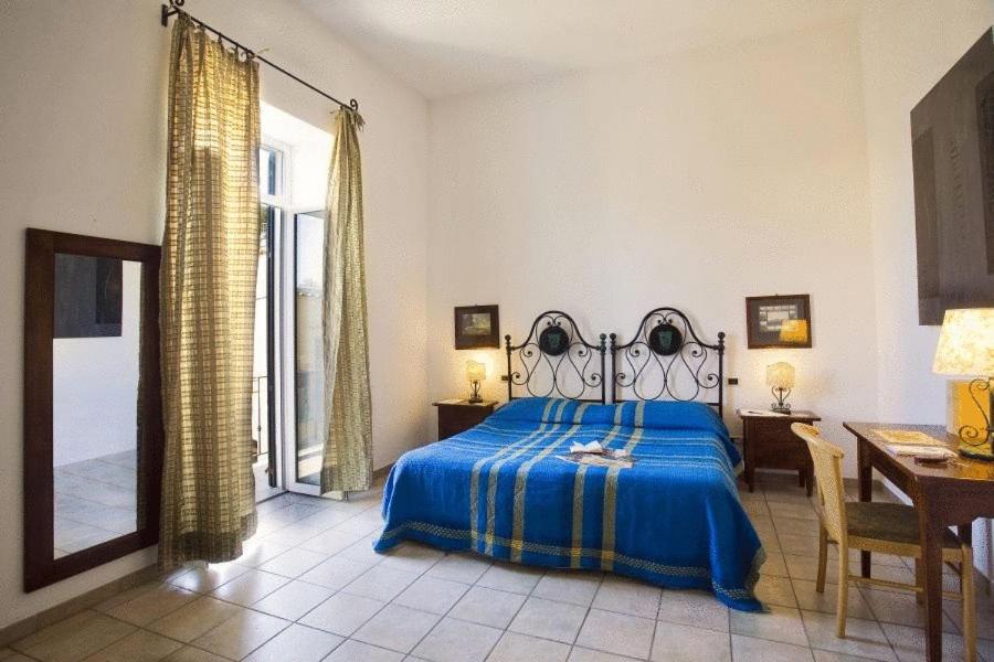 Standard Double Room - Photo 4