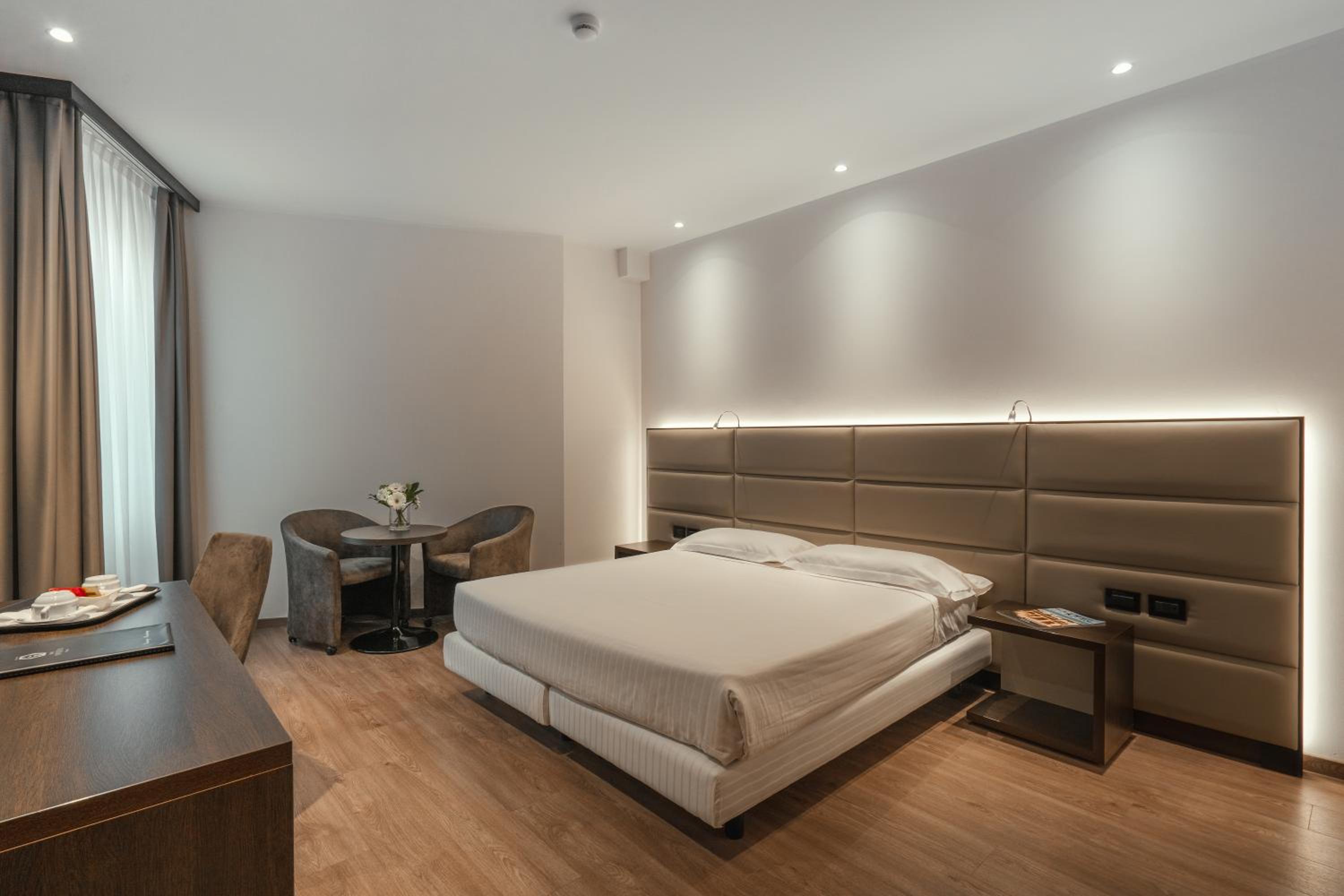 Large Double or Twin Room photo 2