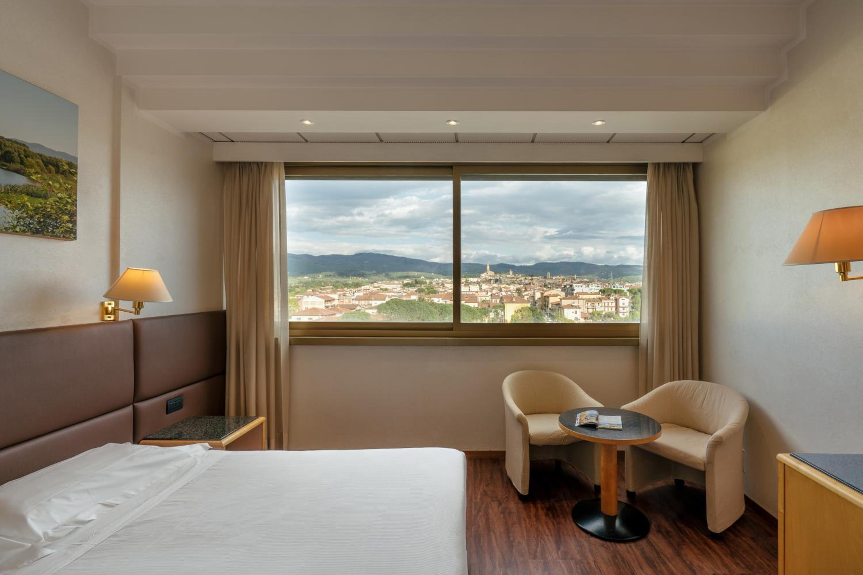 Standard  Double Room - Photo 2