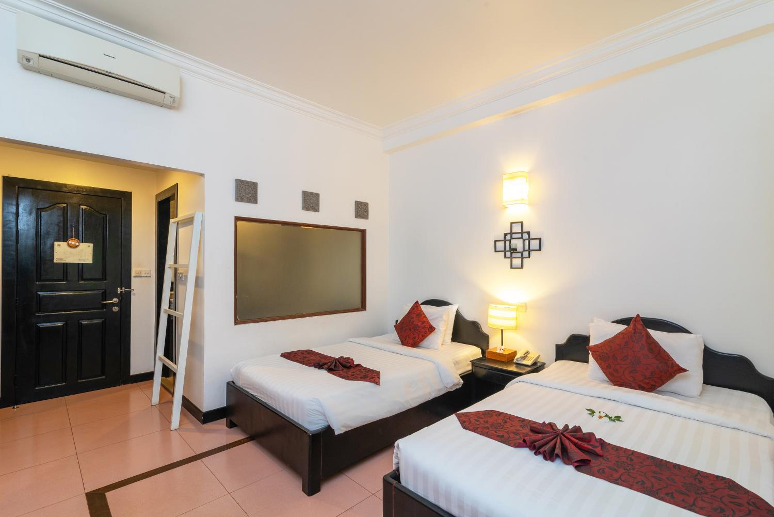 Deluxe Family Room photo 1