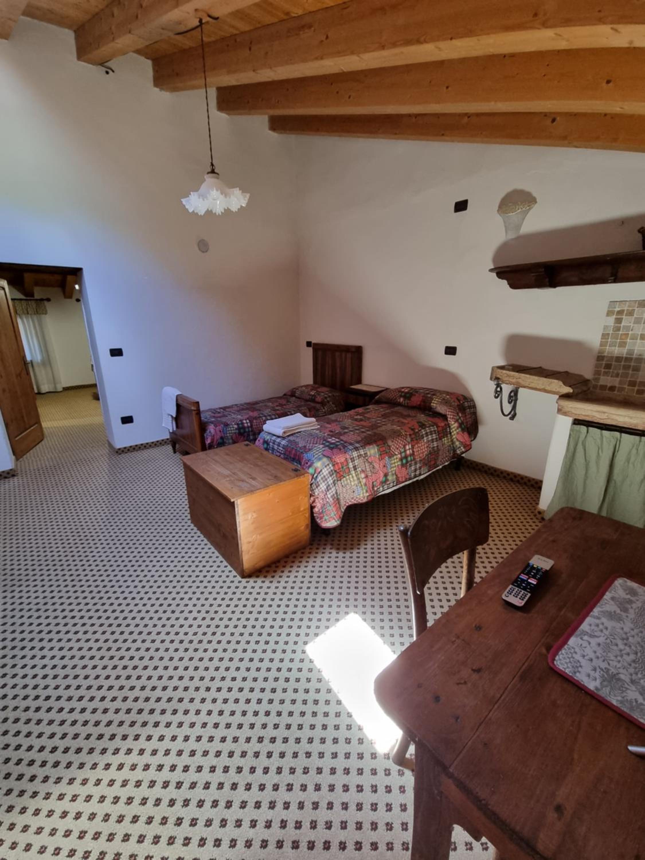 Quadruple Room with Private Bathroom photo 2