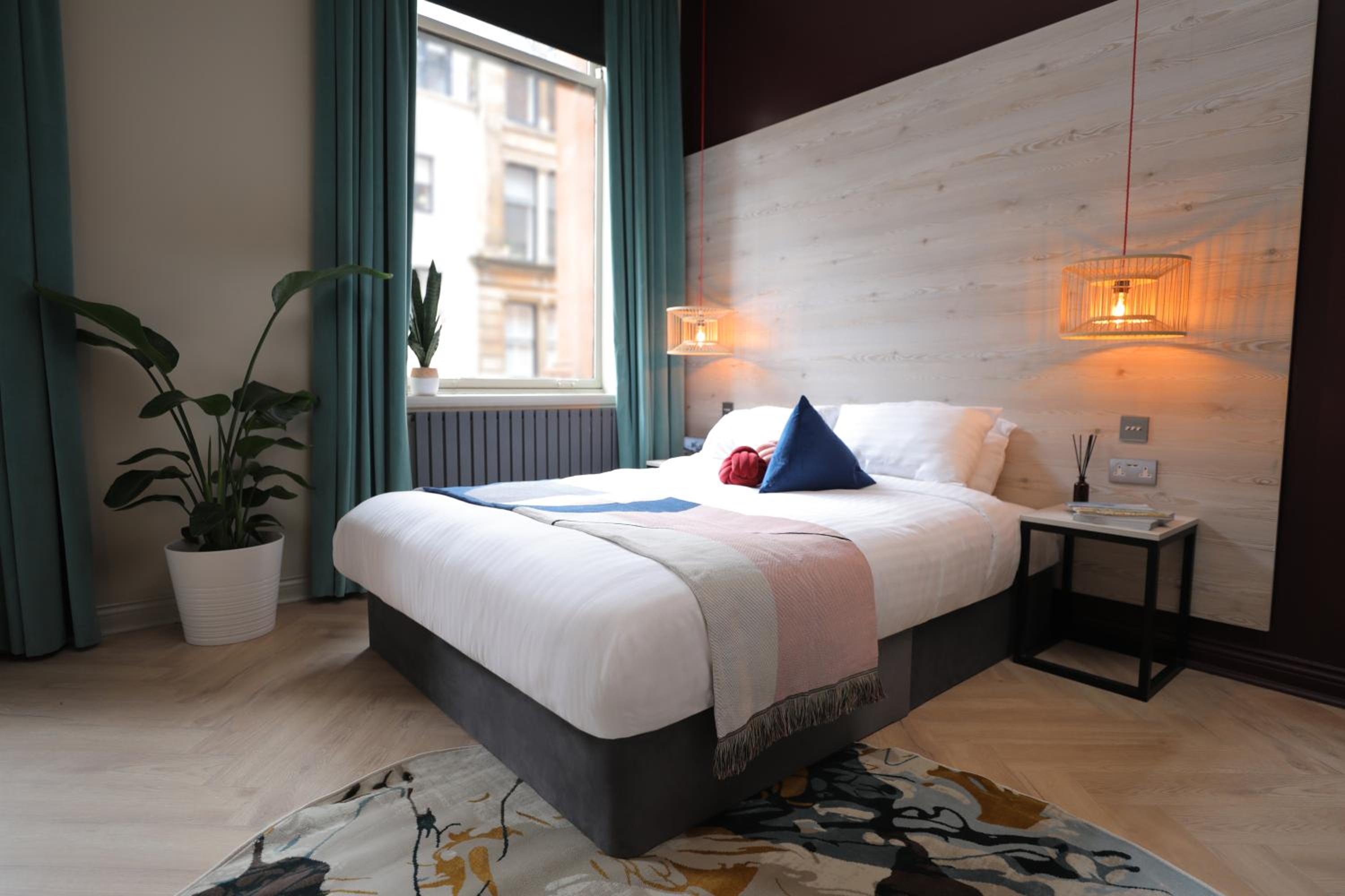 Double & Single Bed - Shared Facilities