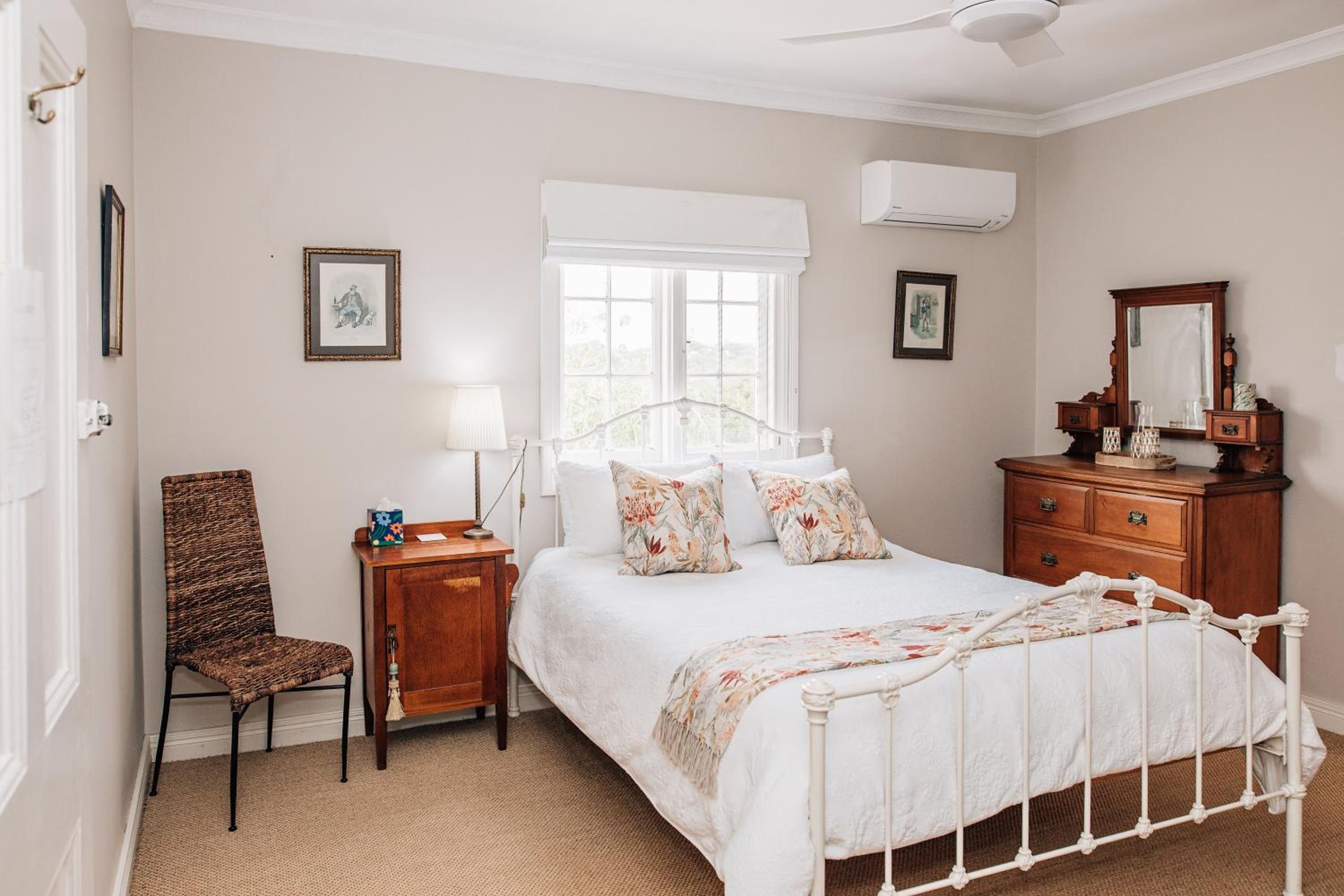 Deluxe Queen Room - Photo 1