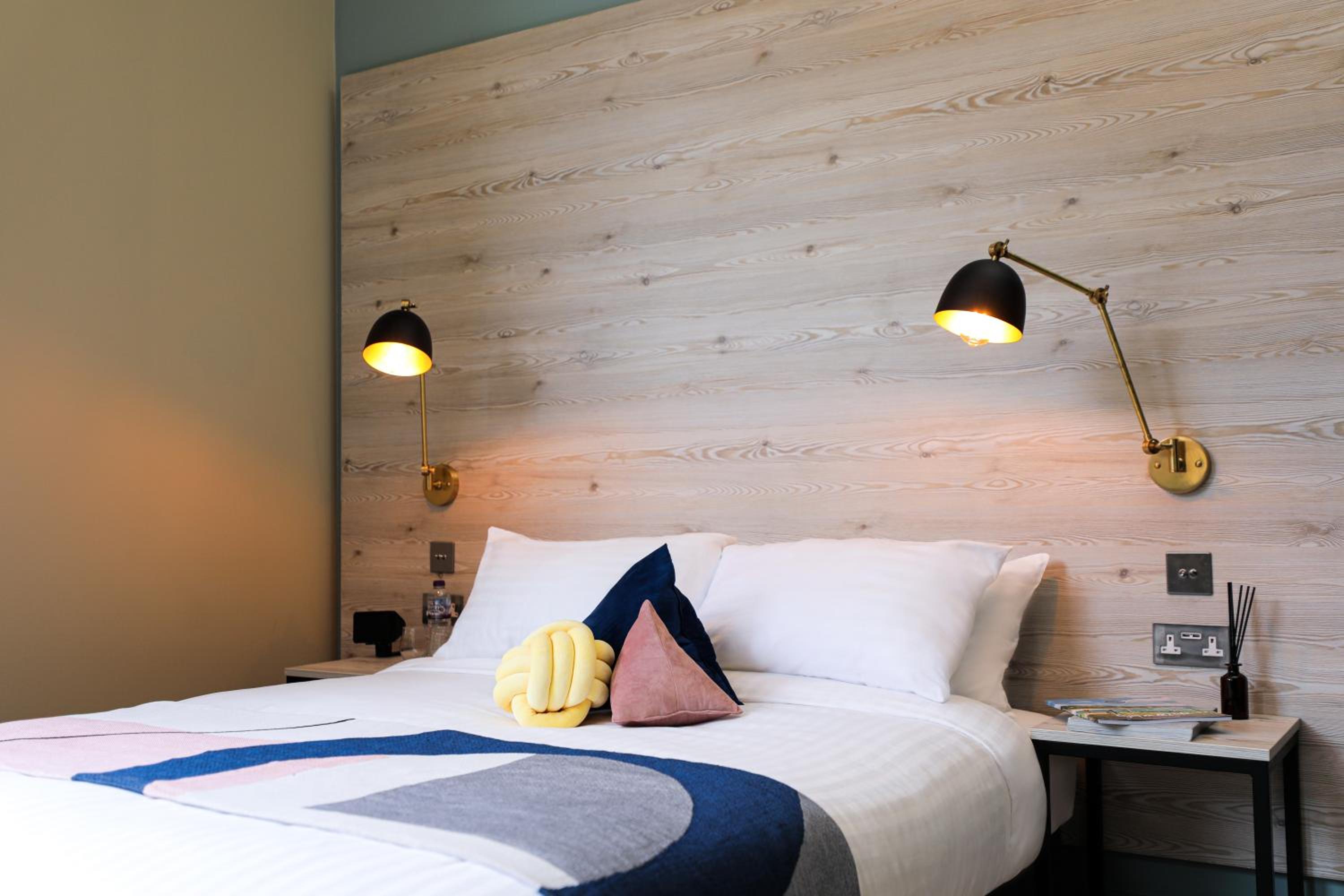 King Size Bed - Shared Facilities
