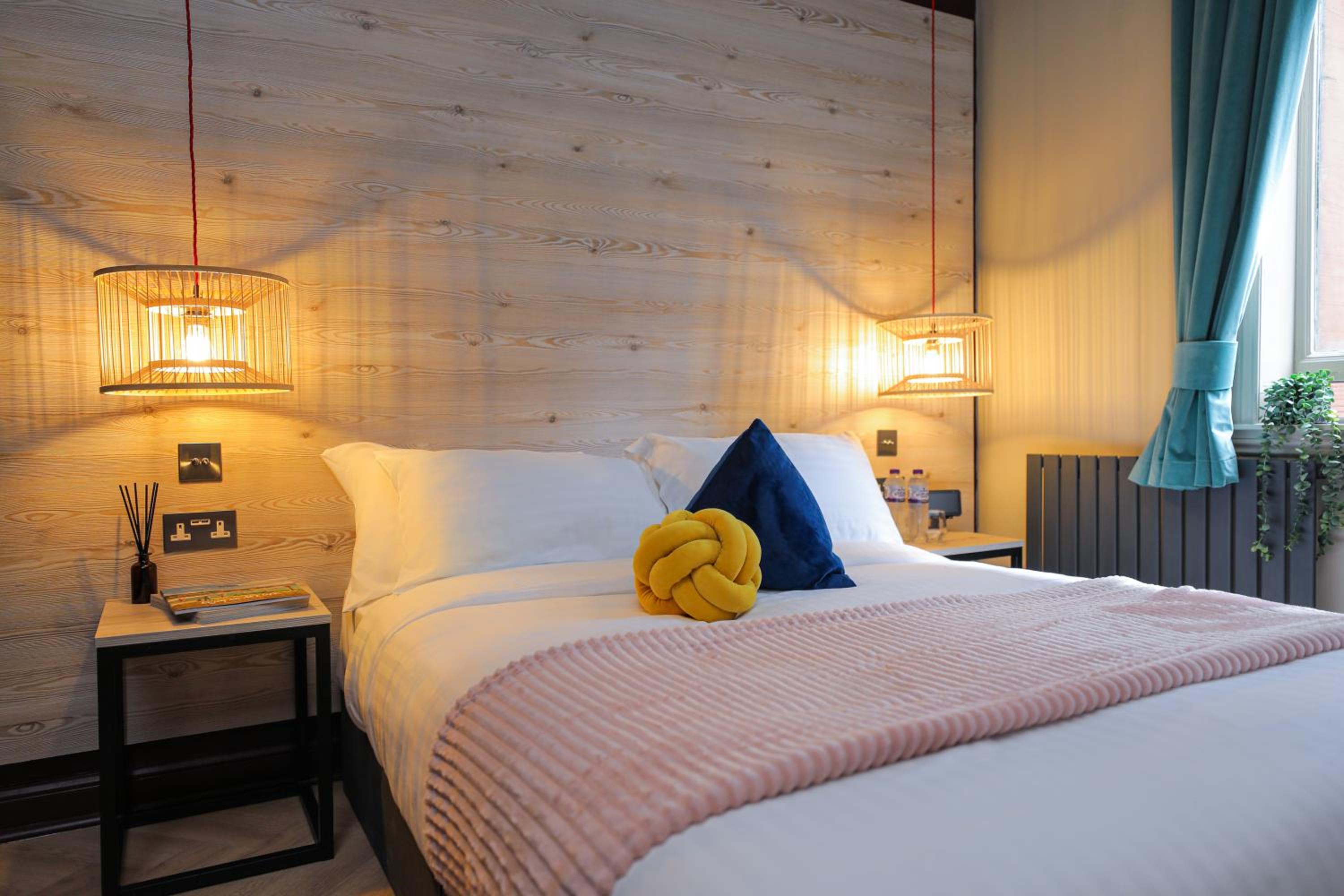 Double Bed - Private Ensuite Facilities  - Photo 2