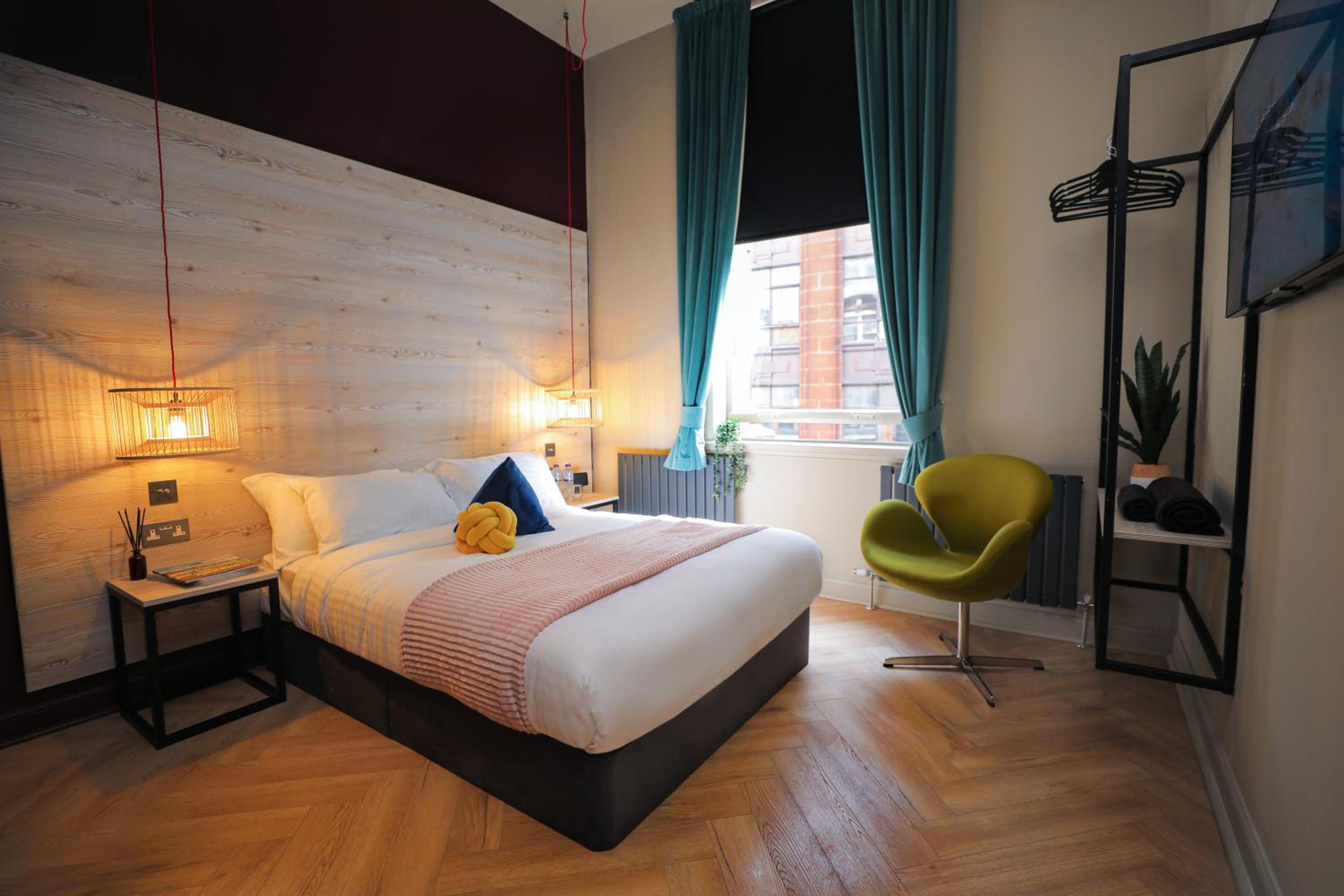 Double Bed - Private Ensuite Facilities  - Photo 1