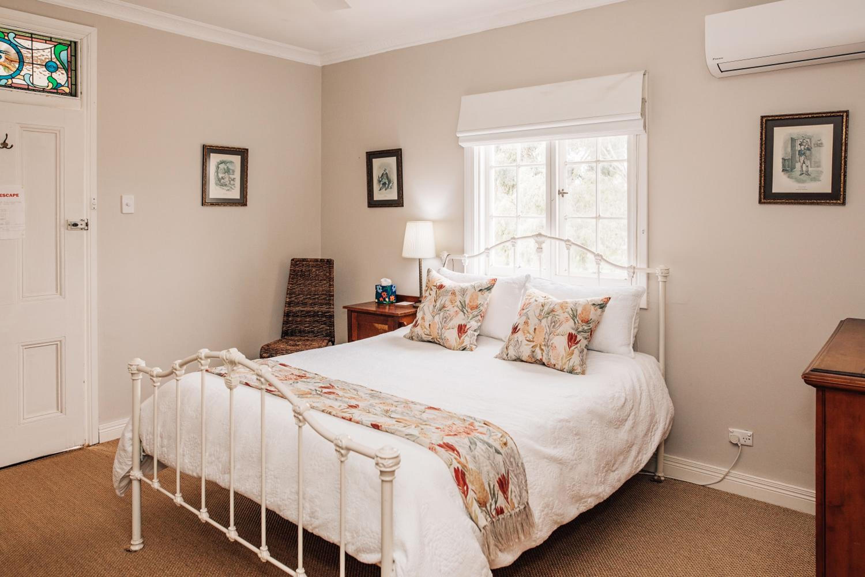 Deluxe Queen Room - Photo 5