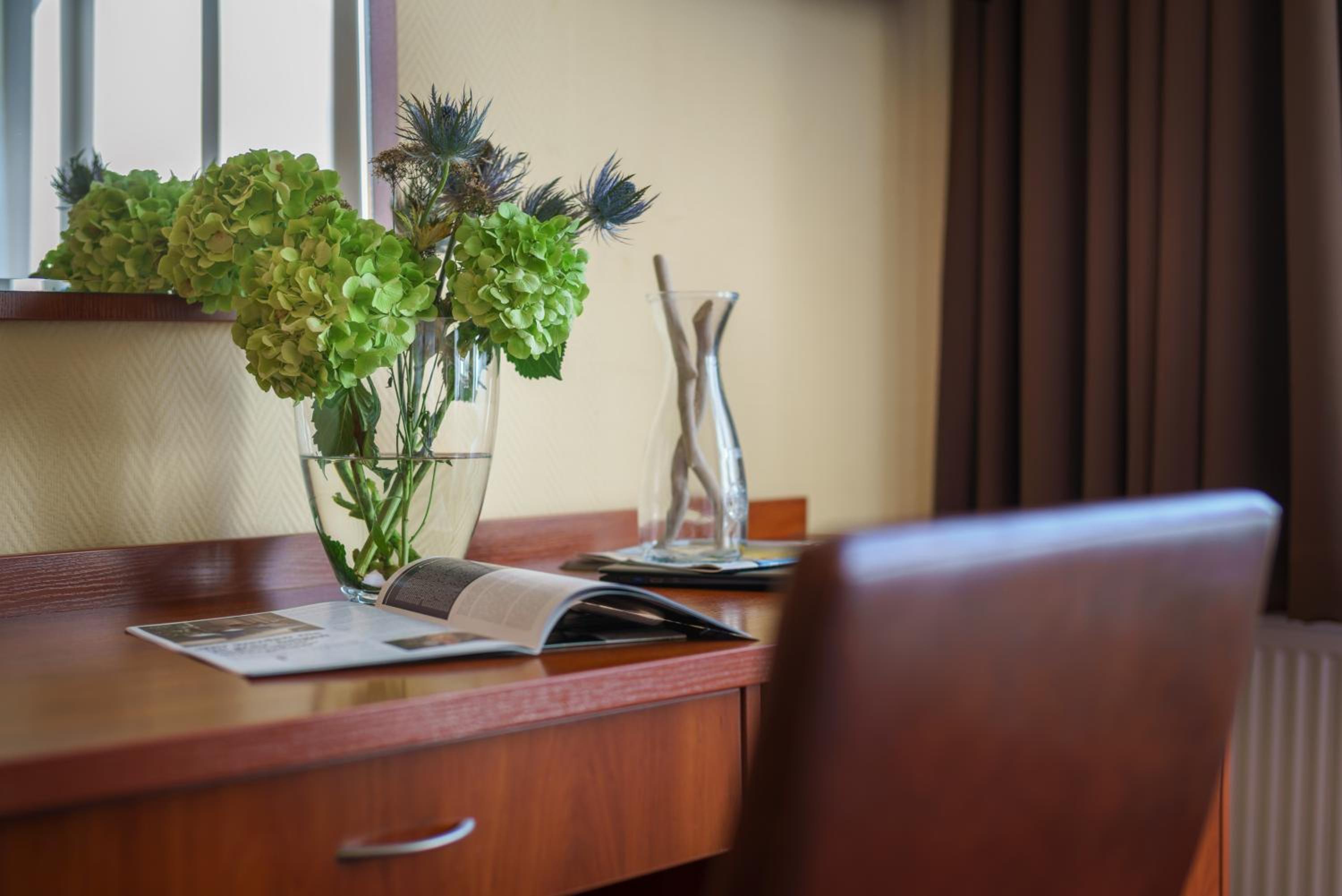 Family Room thumbnail 6