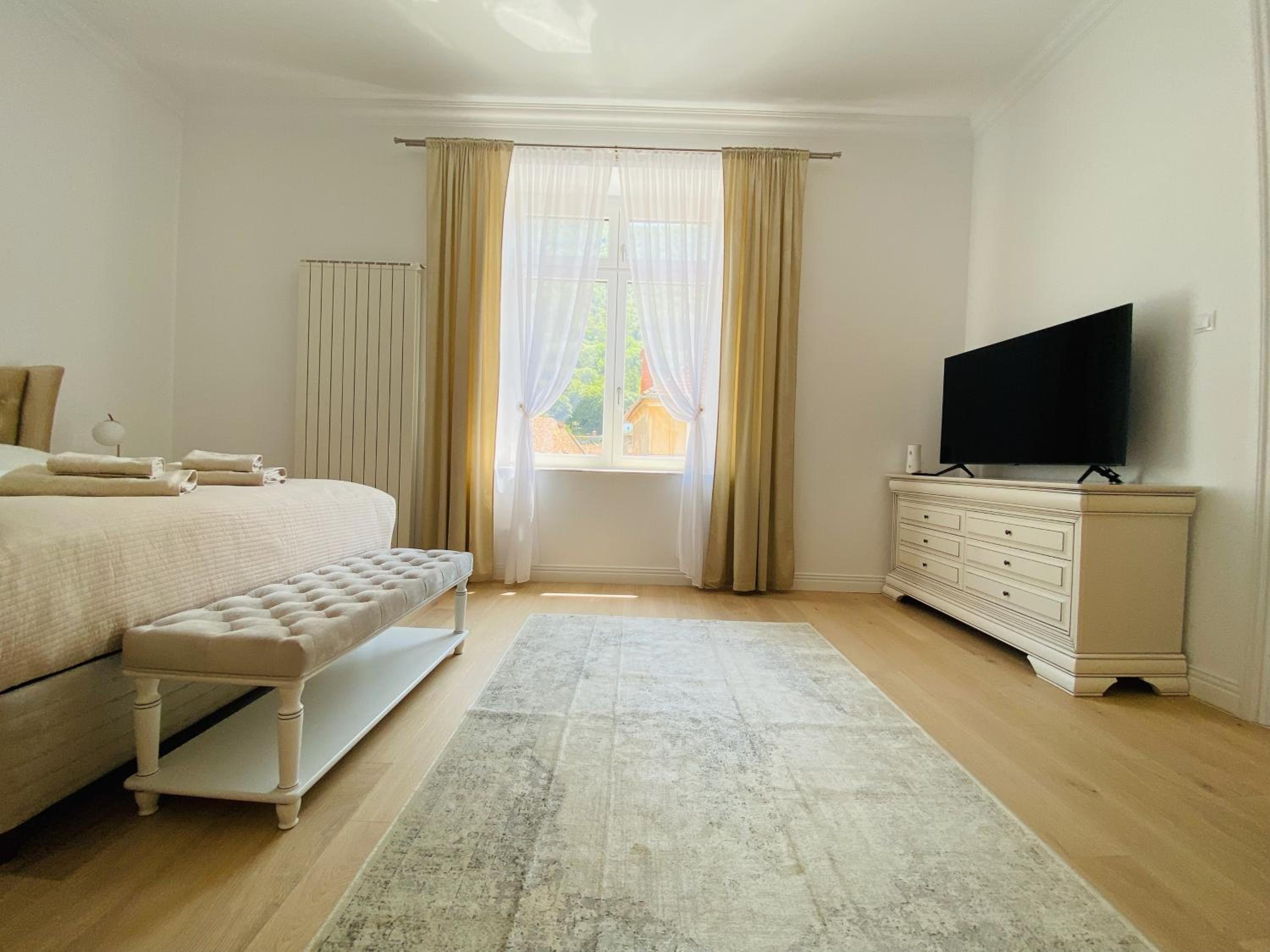 One-Bedroom Apartment - Photo 14