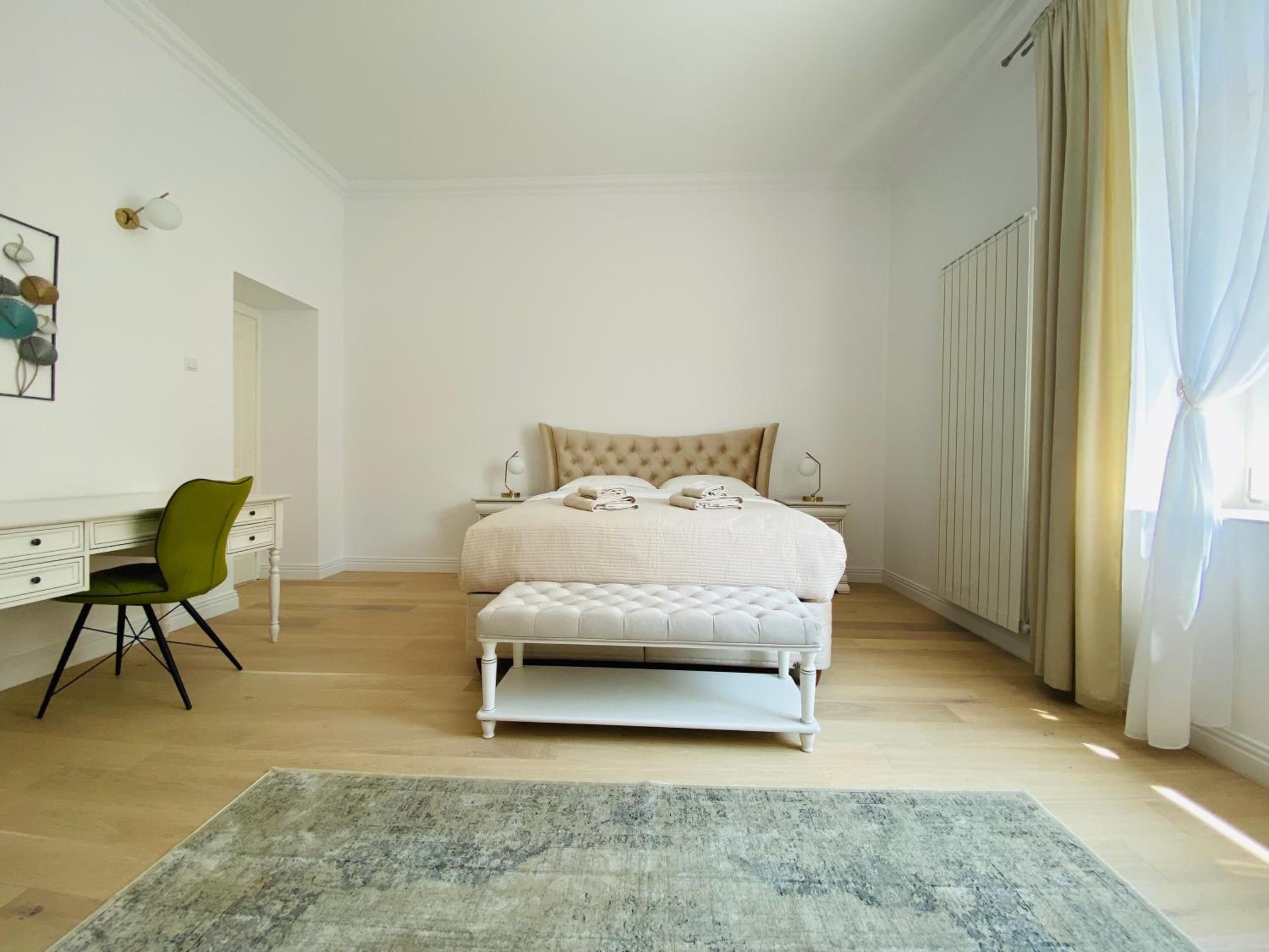 One-Bedroom Apartment - Photo 3