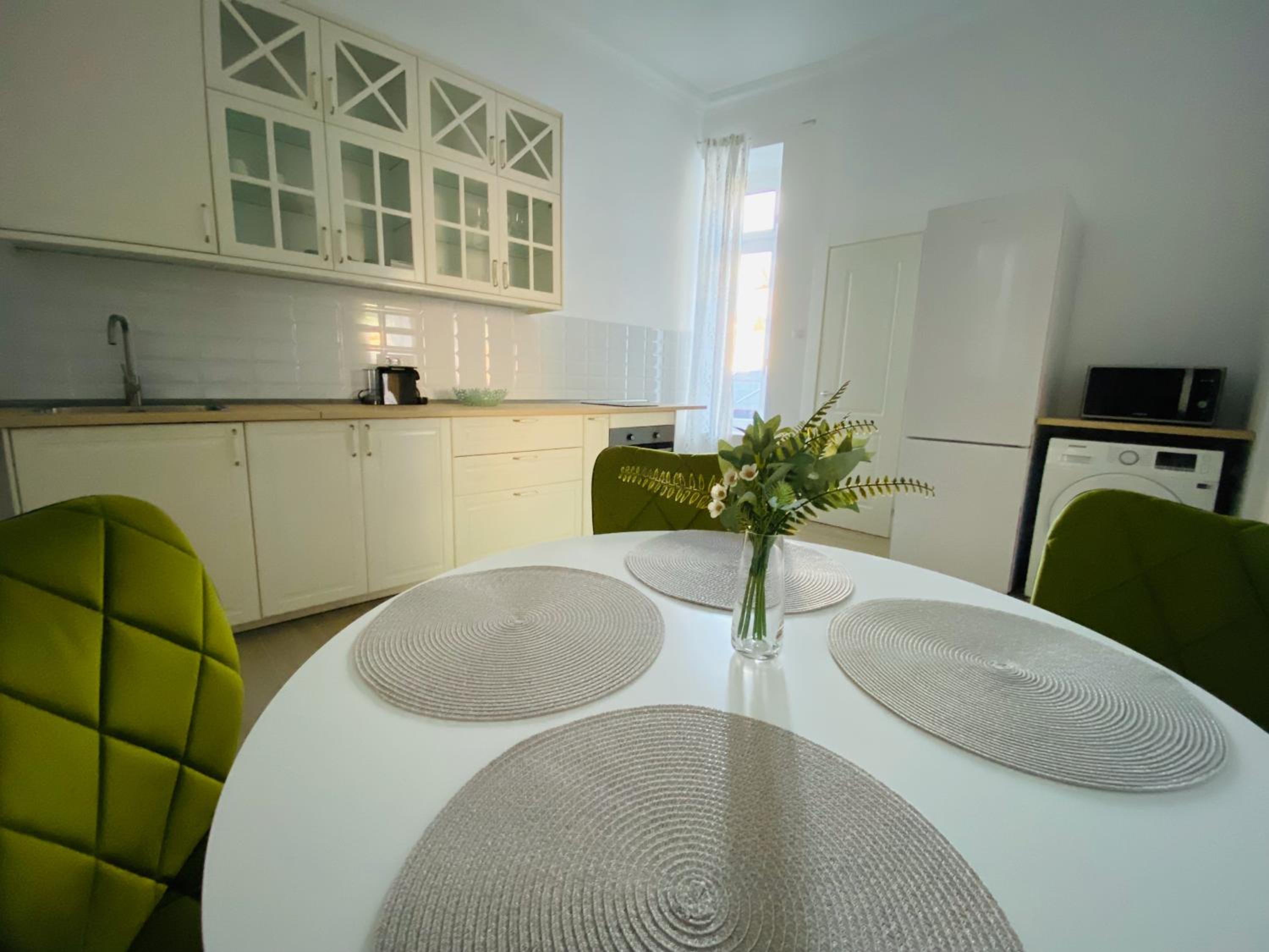 One-Bedroom Apartment - Photo 2