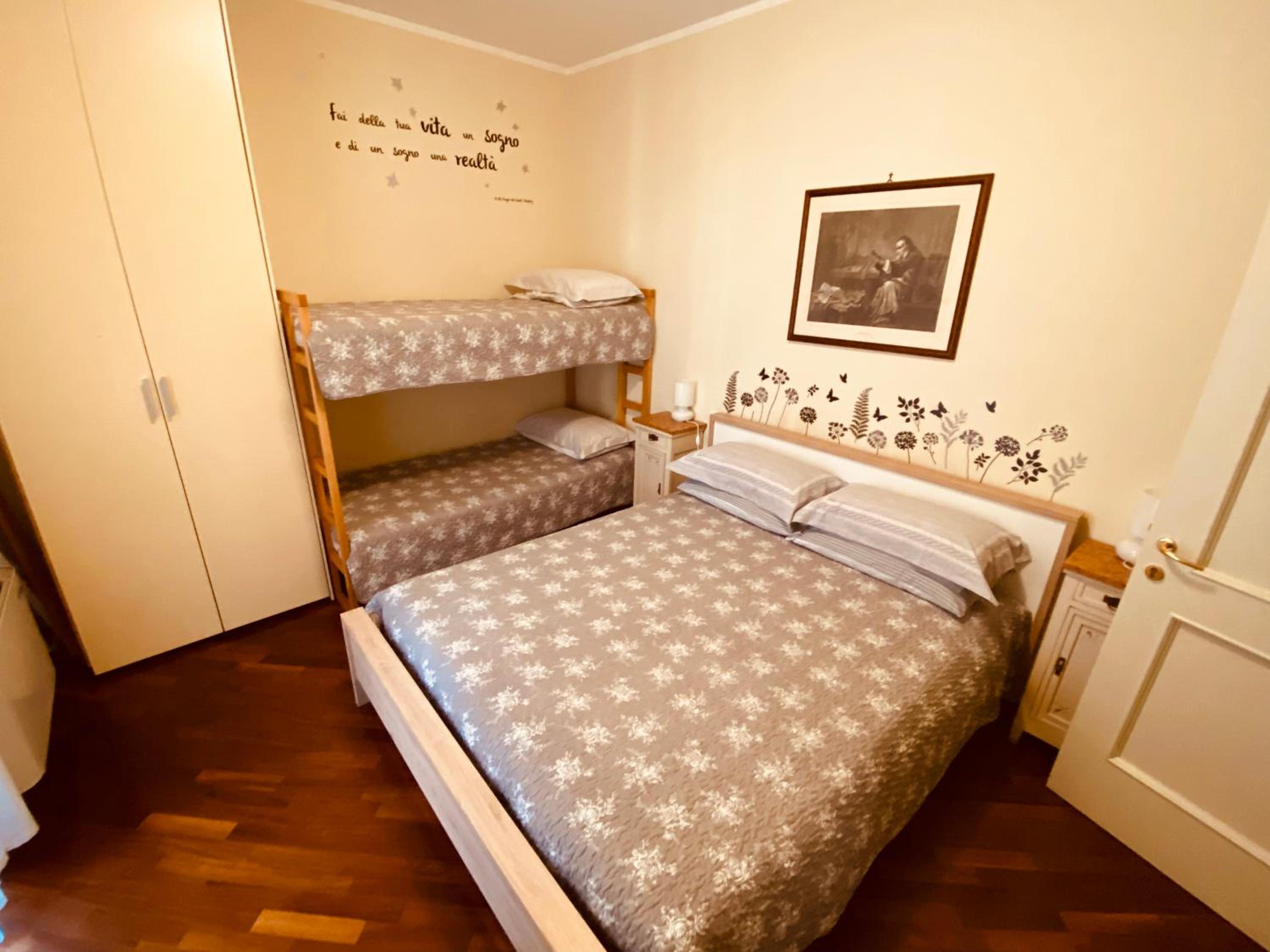 Quadruple Room with Private External Bathroom photo 1