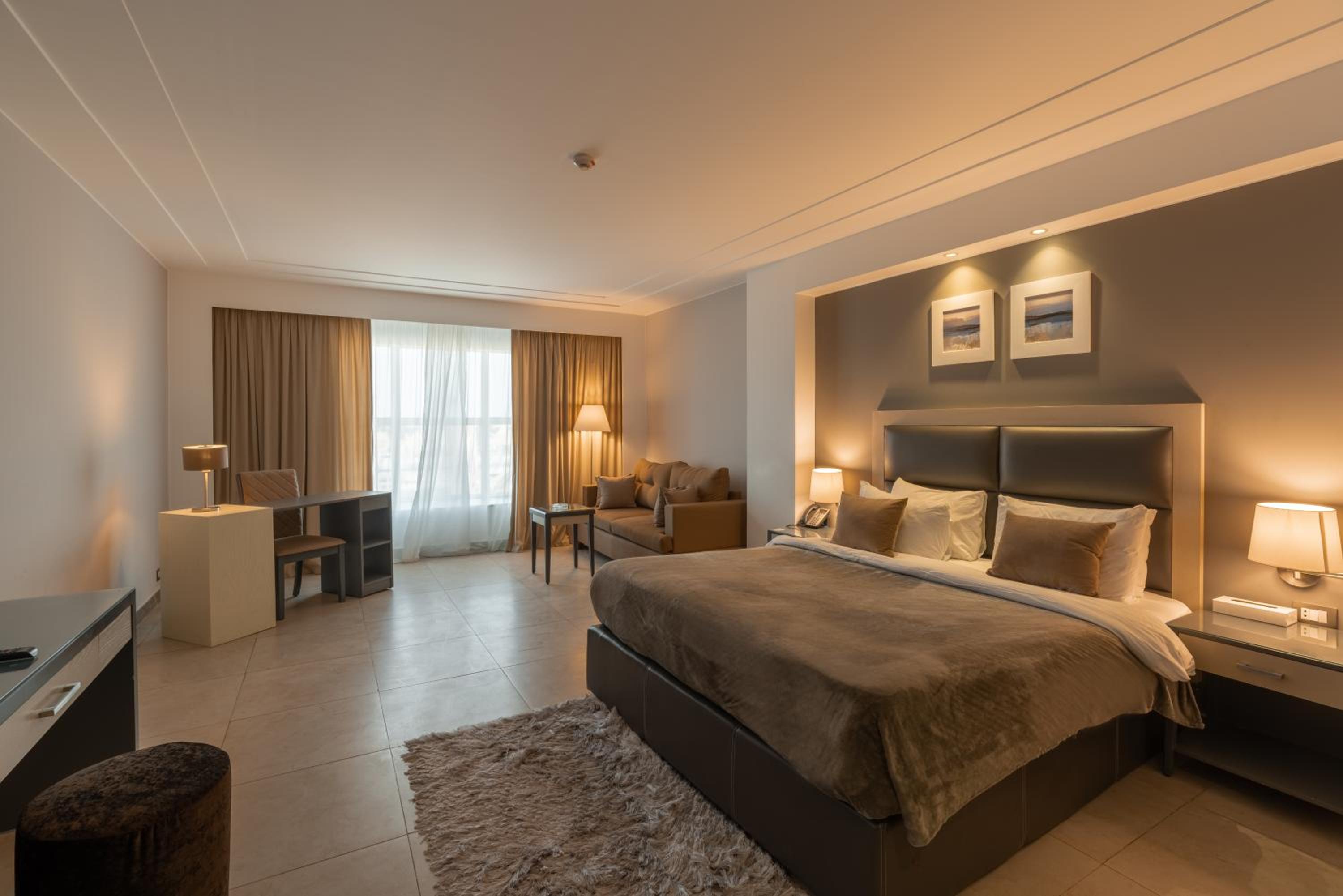 Premium King Bed - Photo 3