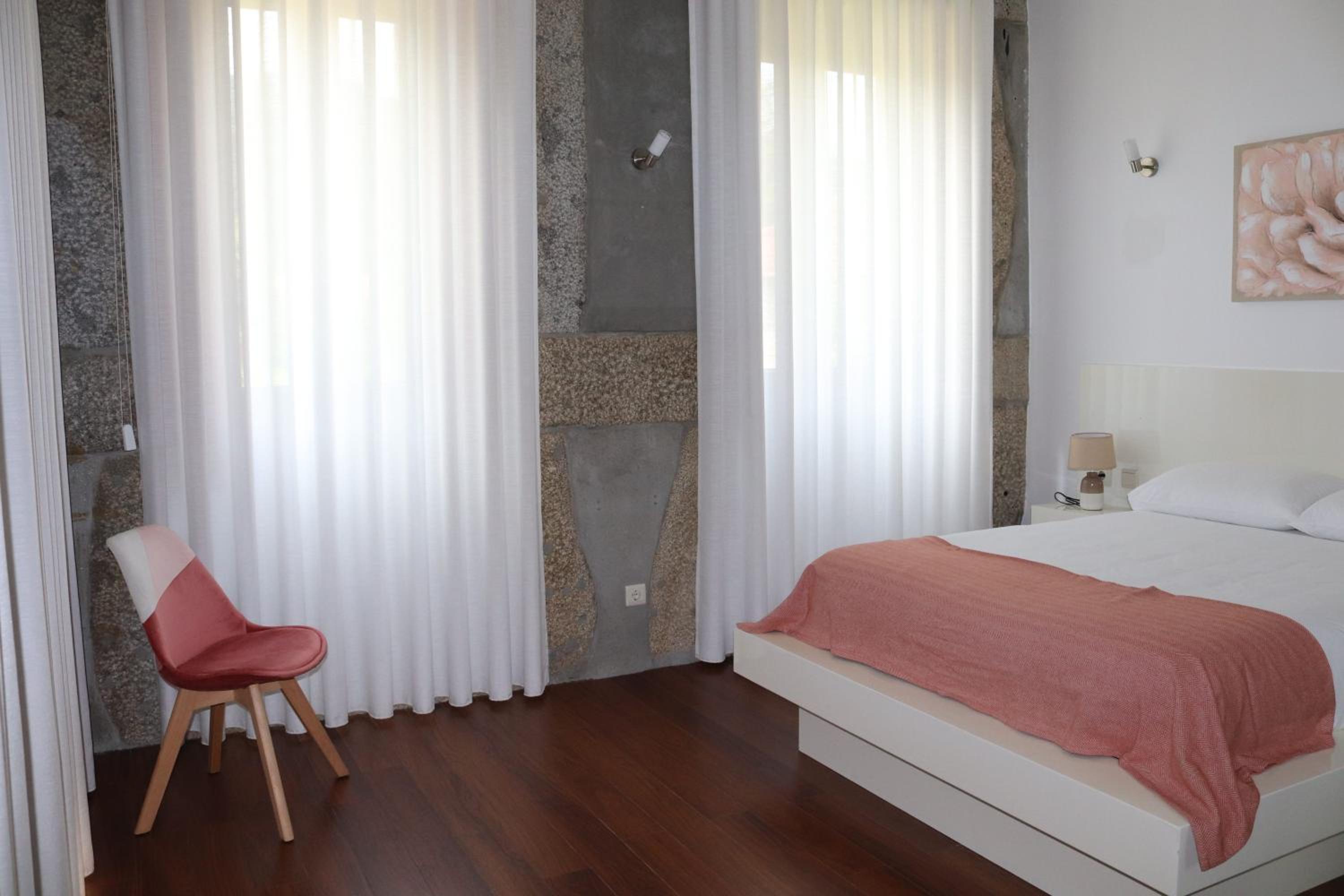 Large Double Room - Photo 1
