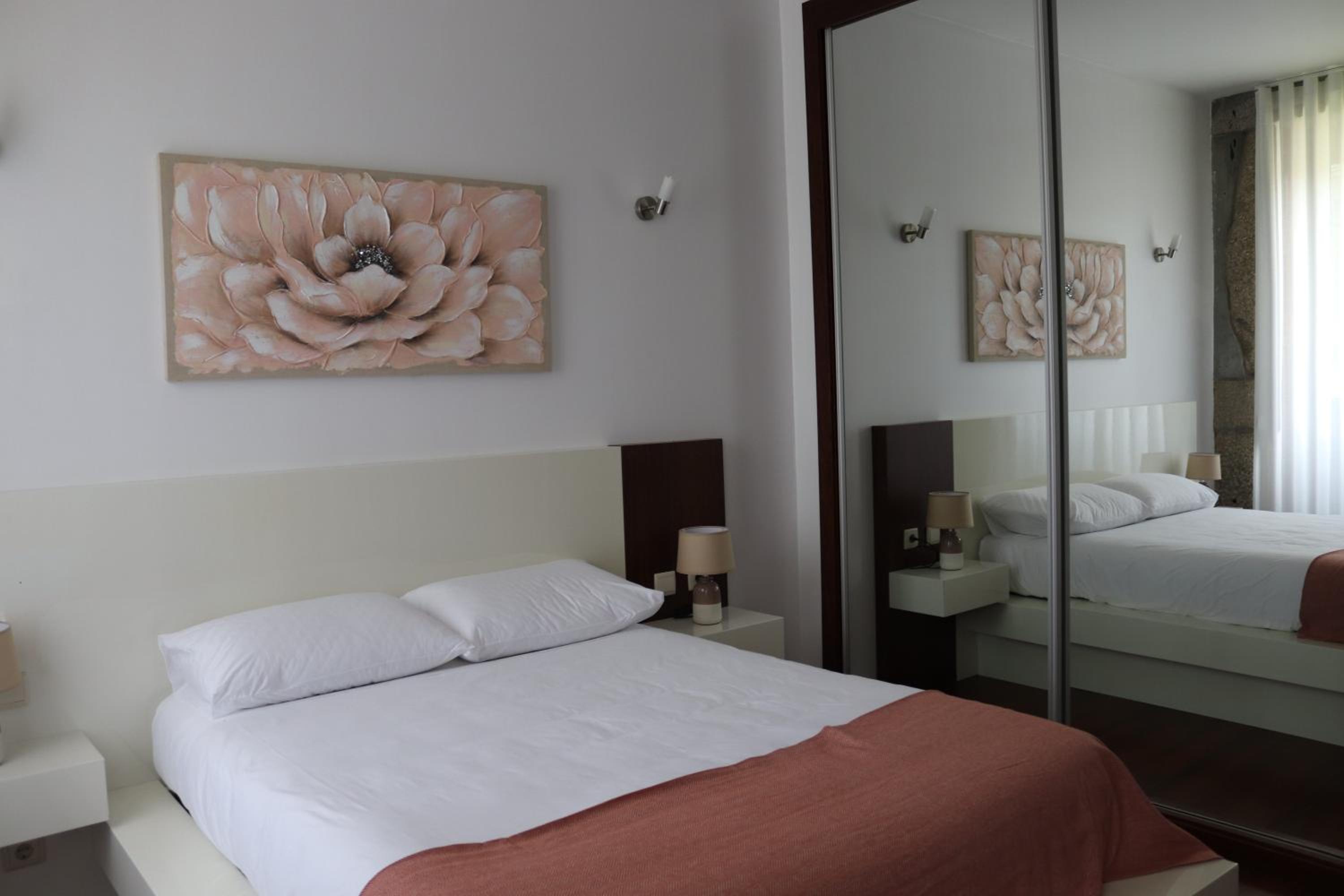 Large Double Room - Photo 2