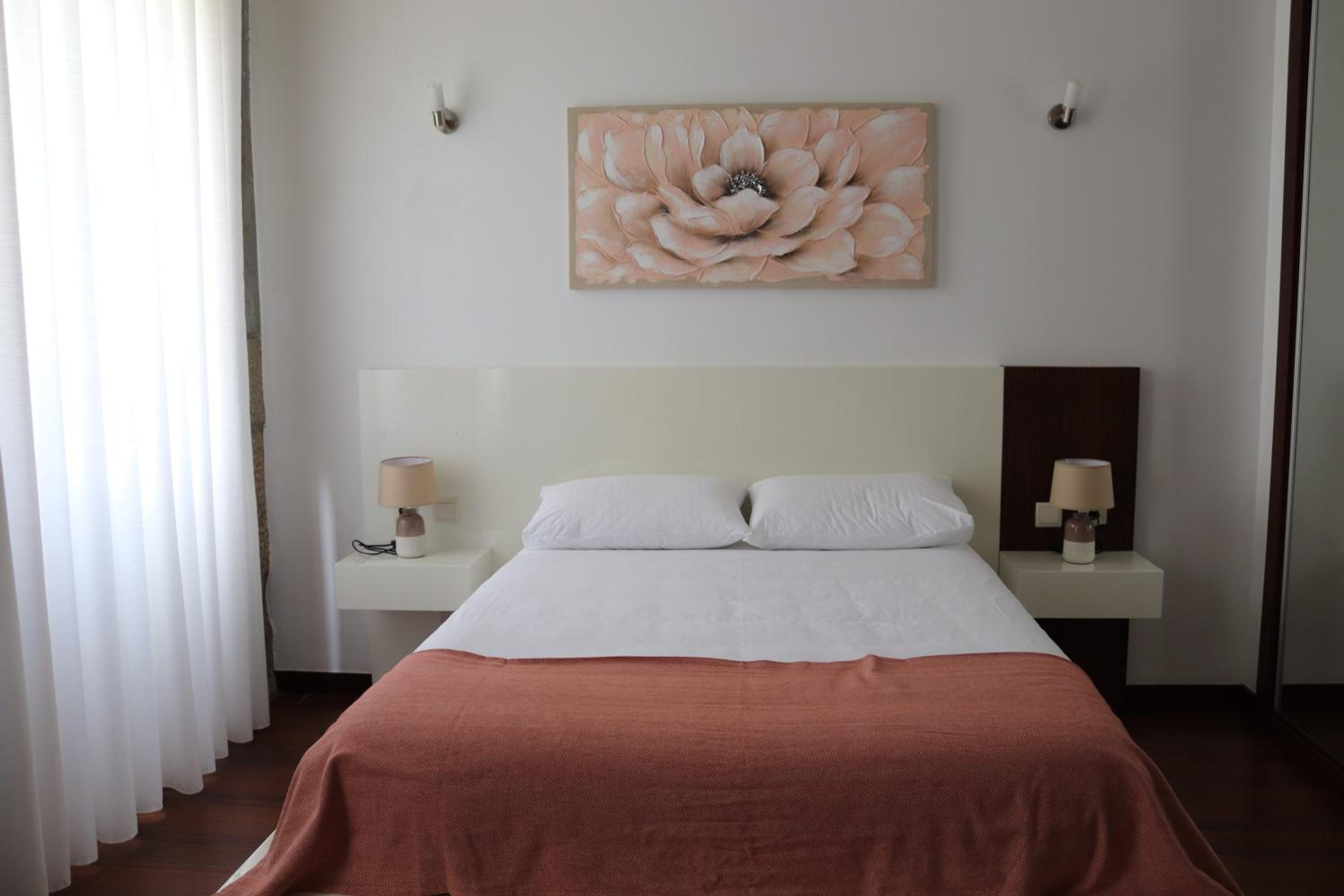 Large Double Room - Photo 3