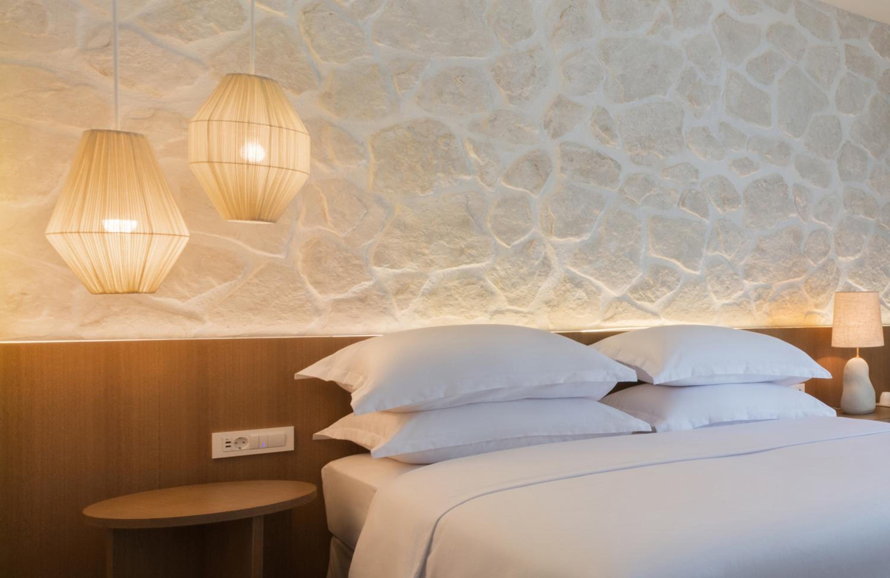Standard Double Room with Sea Side View - Photo 3