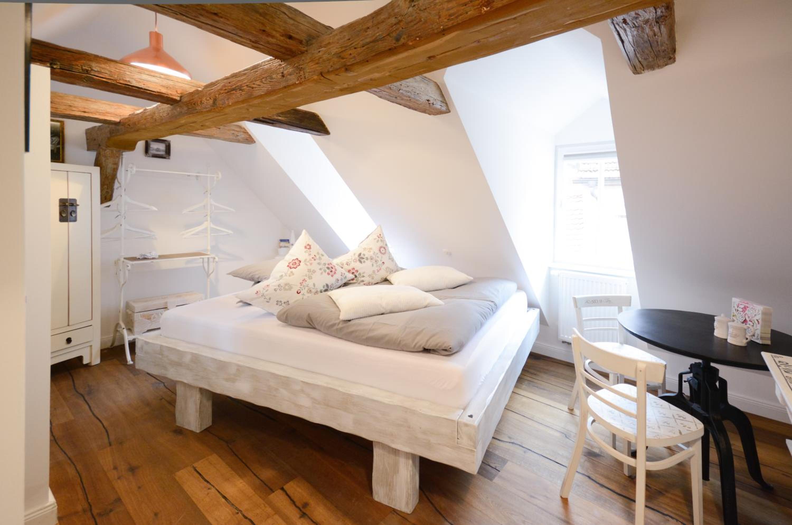 Small Double Room - Photo 1