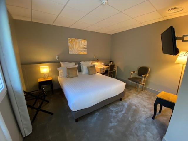 Double Room - Disability Access photo 3