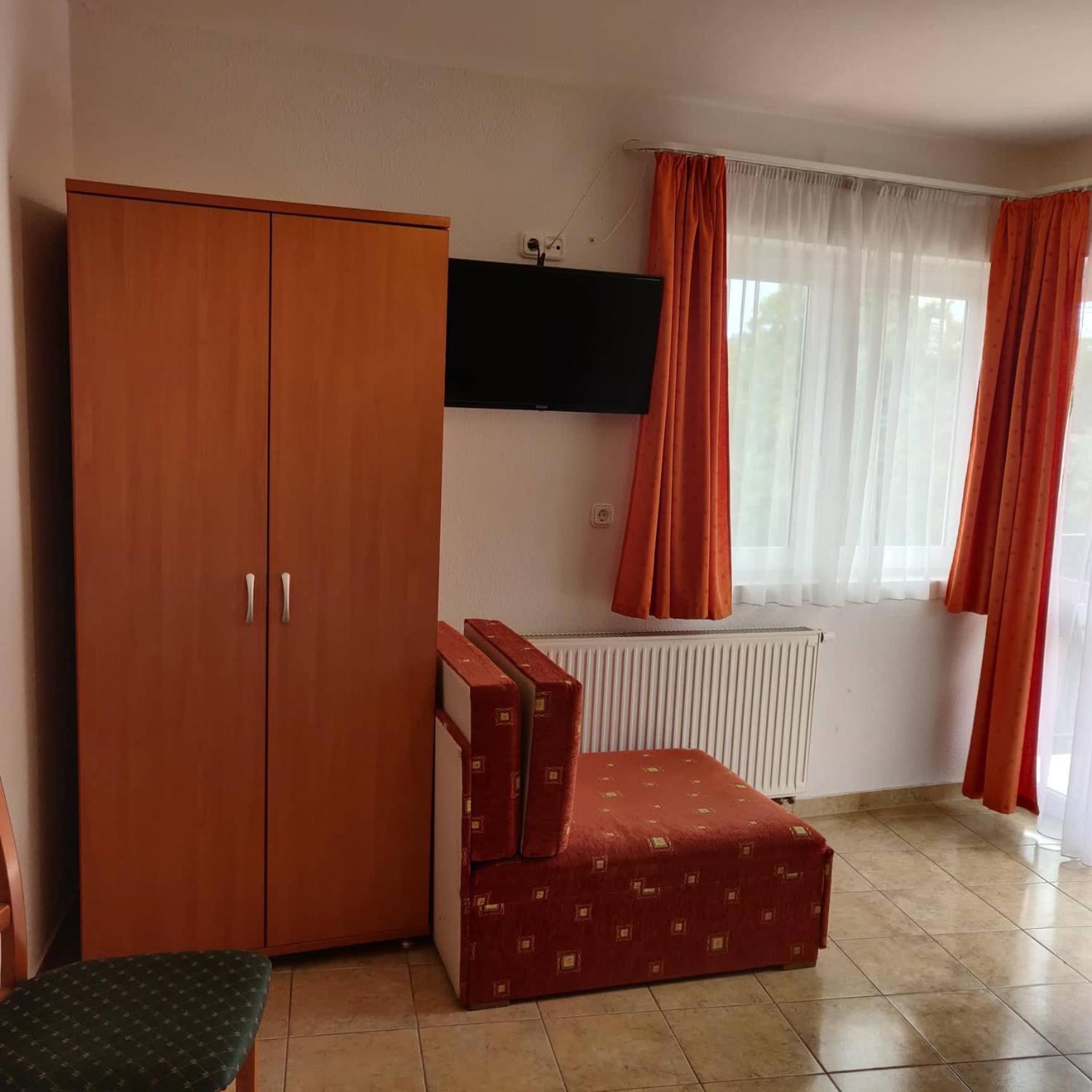 One-Bedroom Apartment with Balcony photo 1