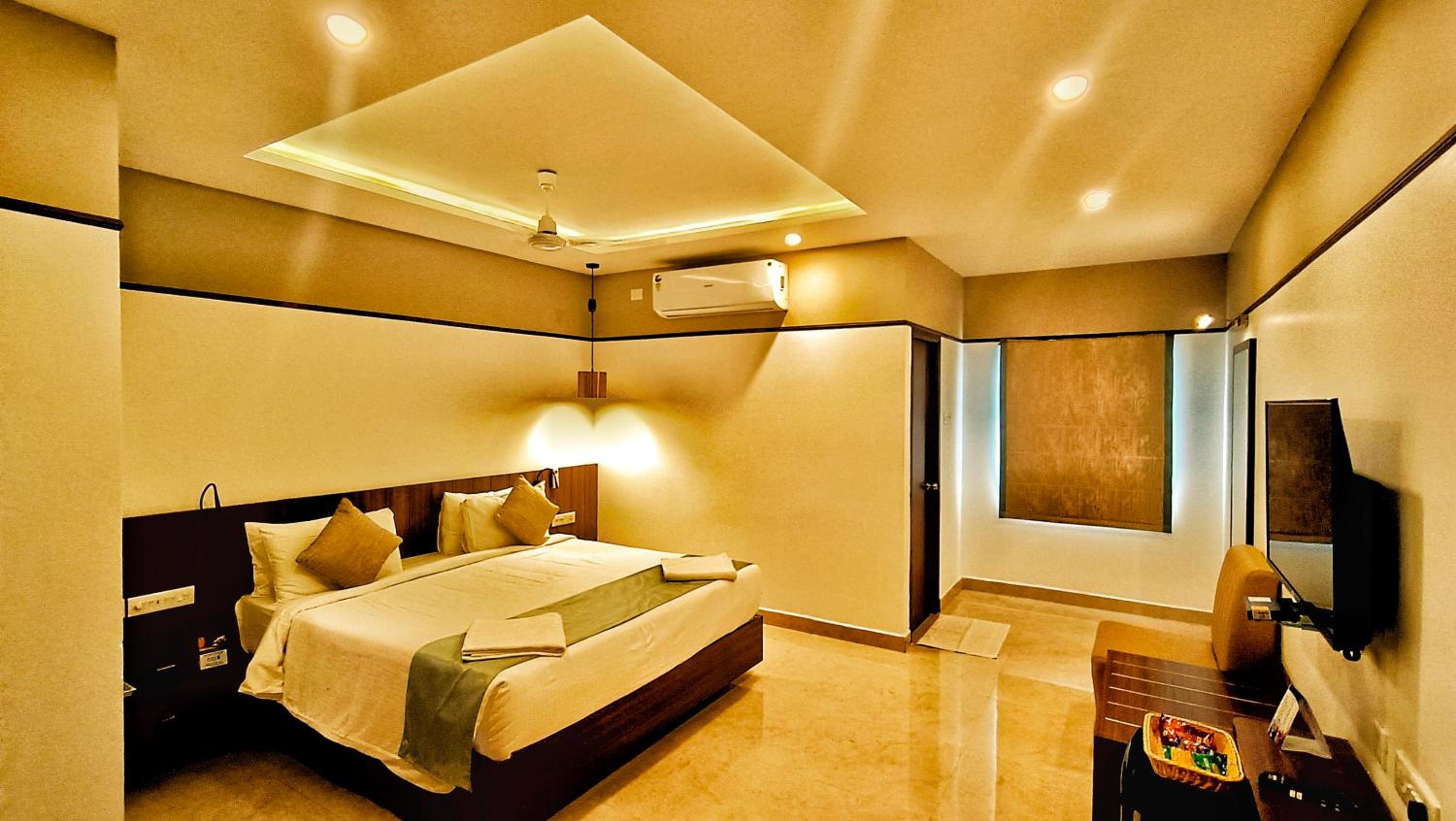Deluxe Double Room - Photo 10