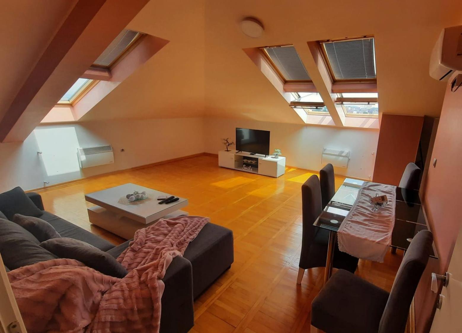 One-Bedroom Apartment photo 1