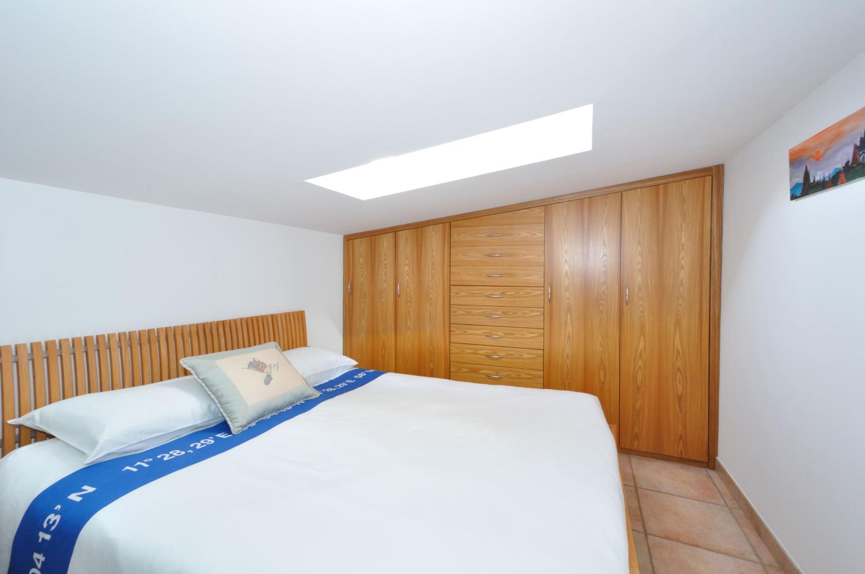 One-Bedroom Apartment - Attic photo 2