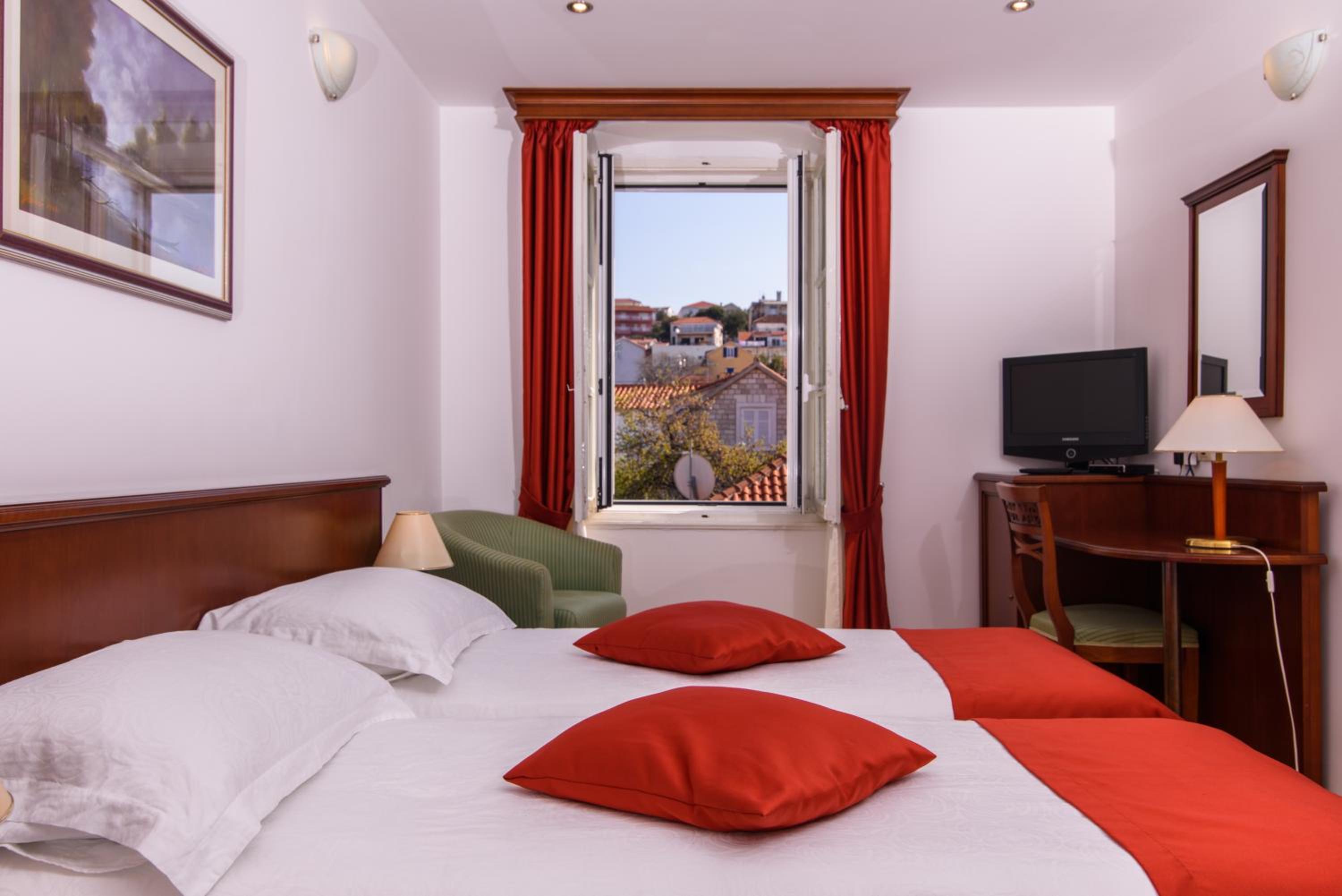 Superior Twin Room with Garden View - Photo 4