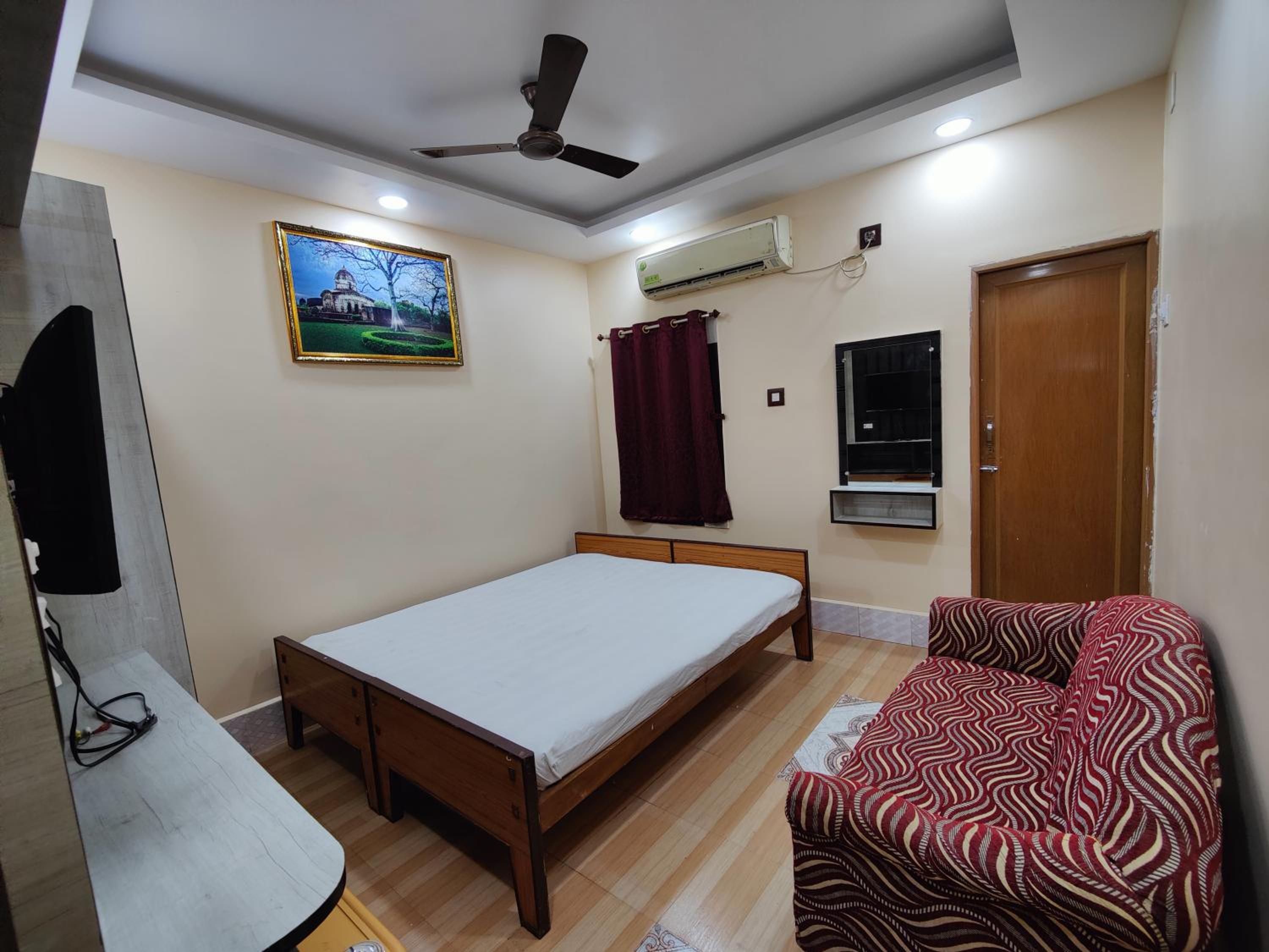 Deluxe King Room - Photo 1