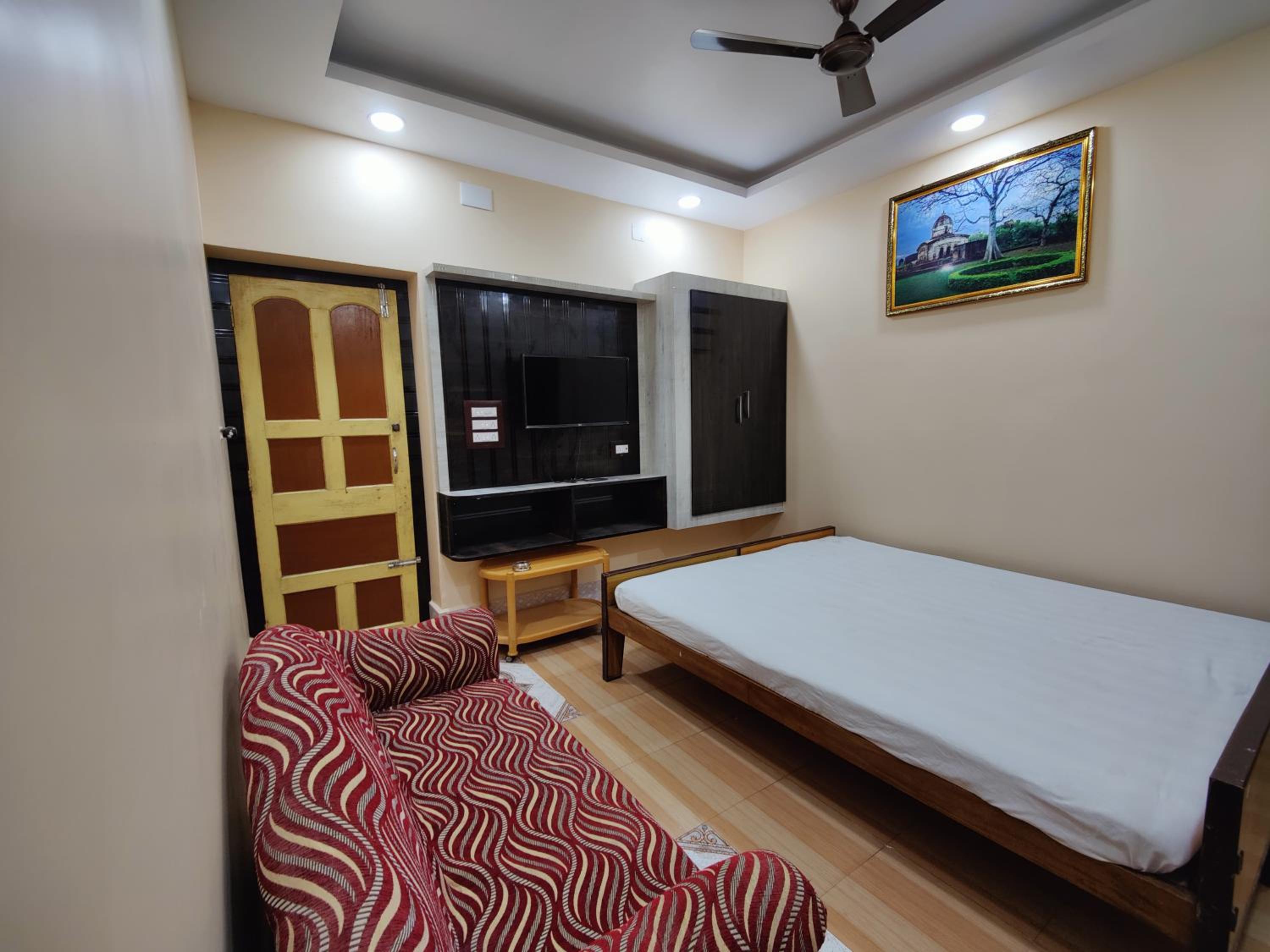 Deluxe King Room - Photo 2