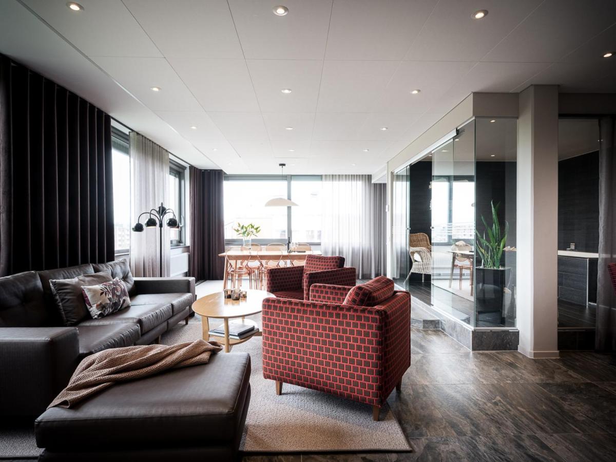 Suite - Photo 1
