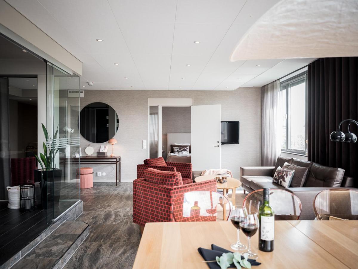 Suite - Photo 10