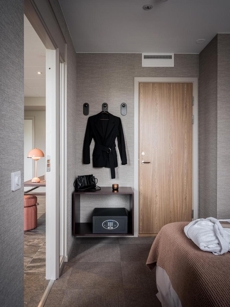 Suite - Photo 13