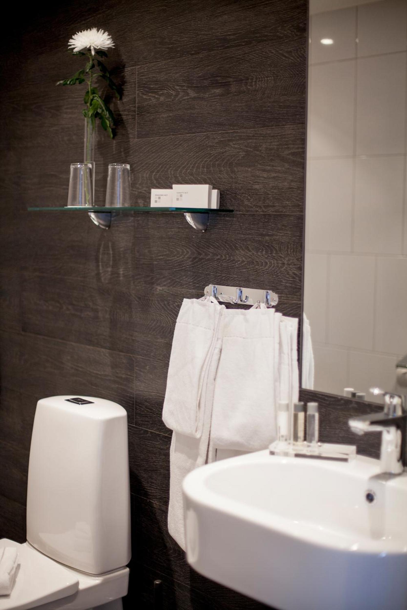 Suite - Photo 7