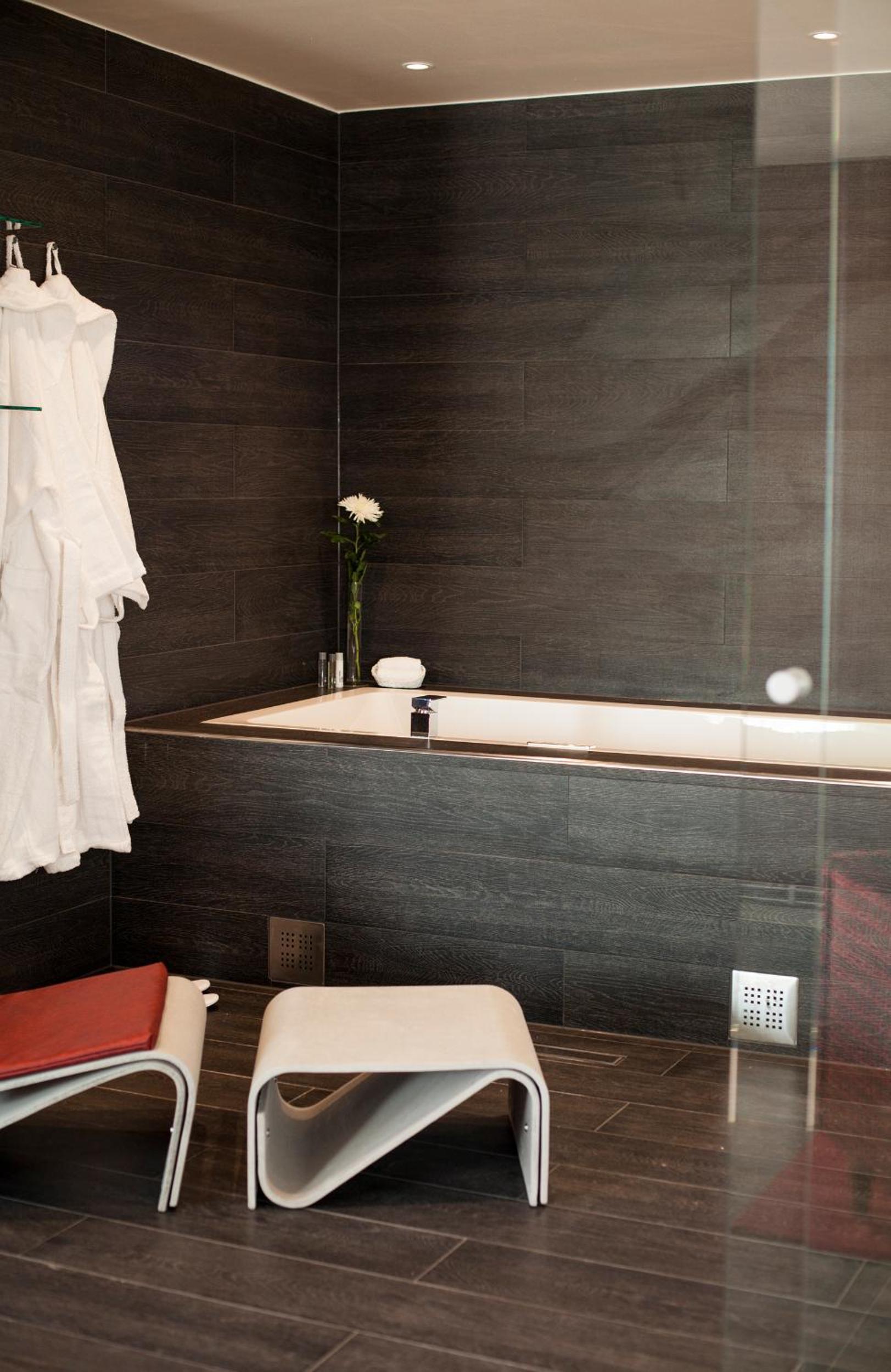 Suite - Photo 8