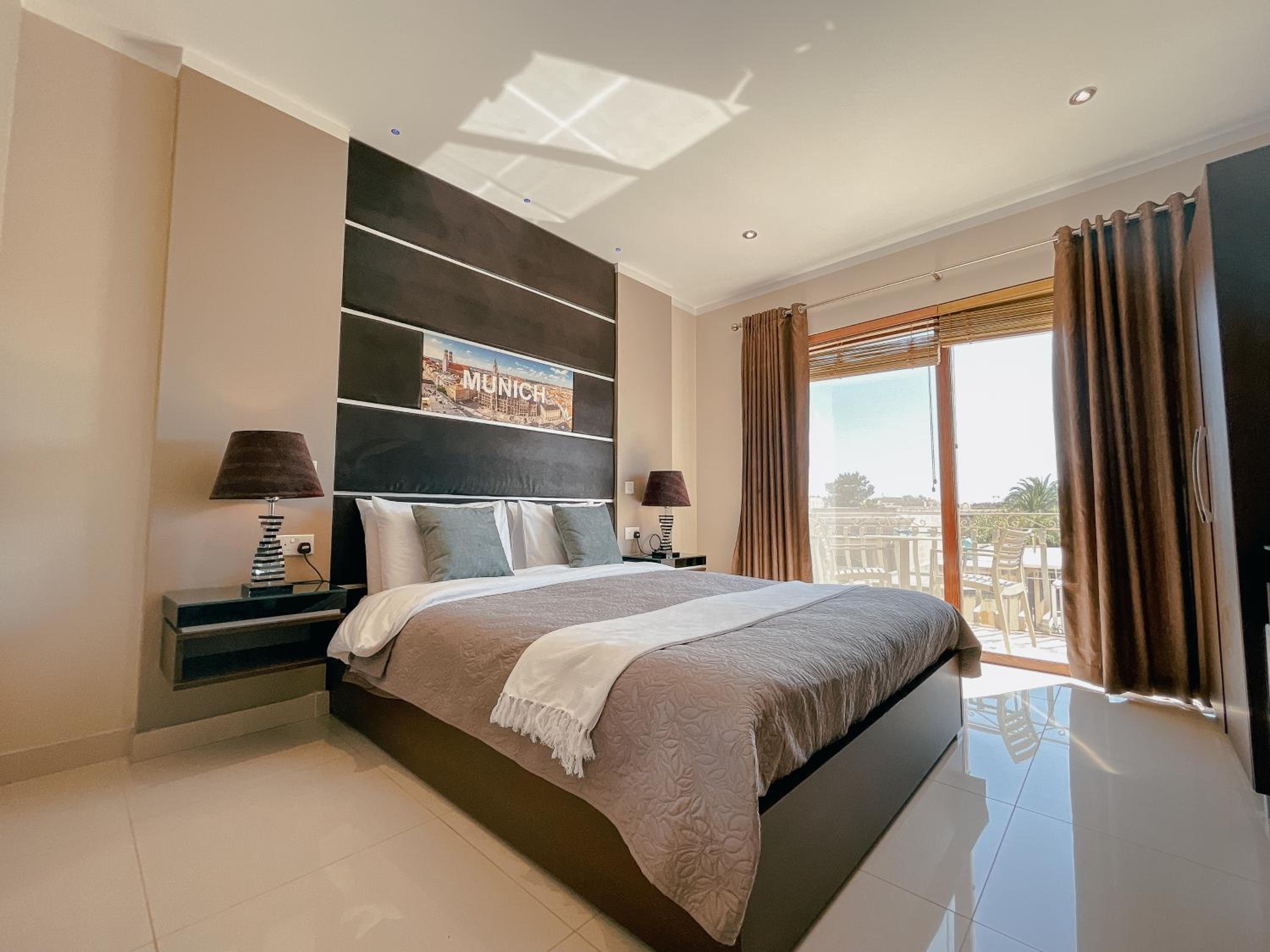 Deluxe Double Room with Balcony photo 1