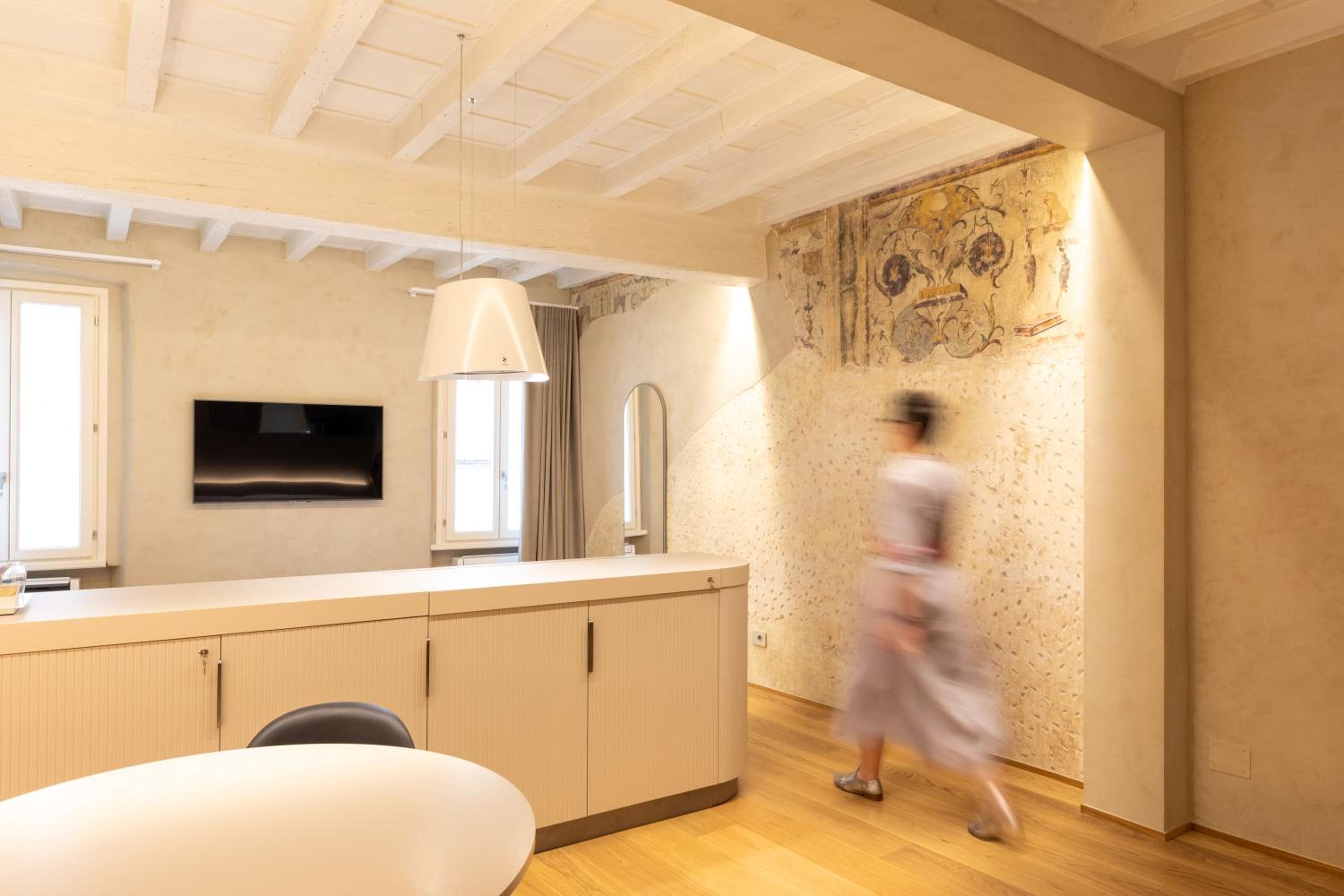 Suite Apartment - Photo 2