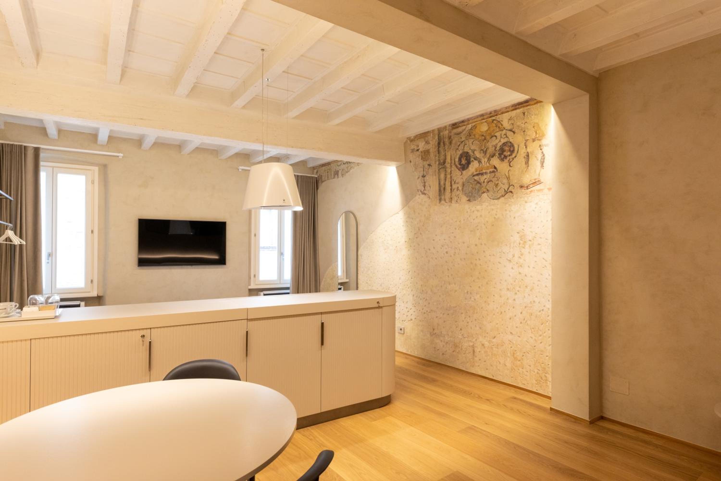 Suite Apartment - Photo 6