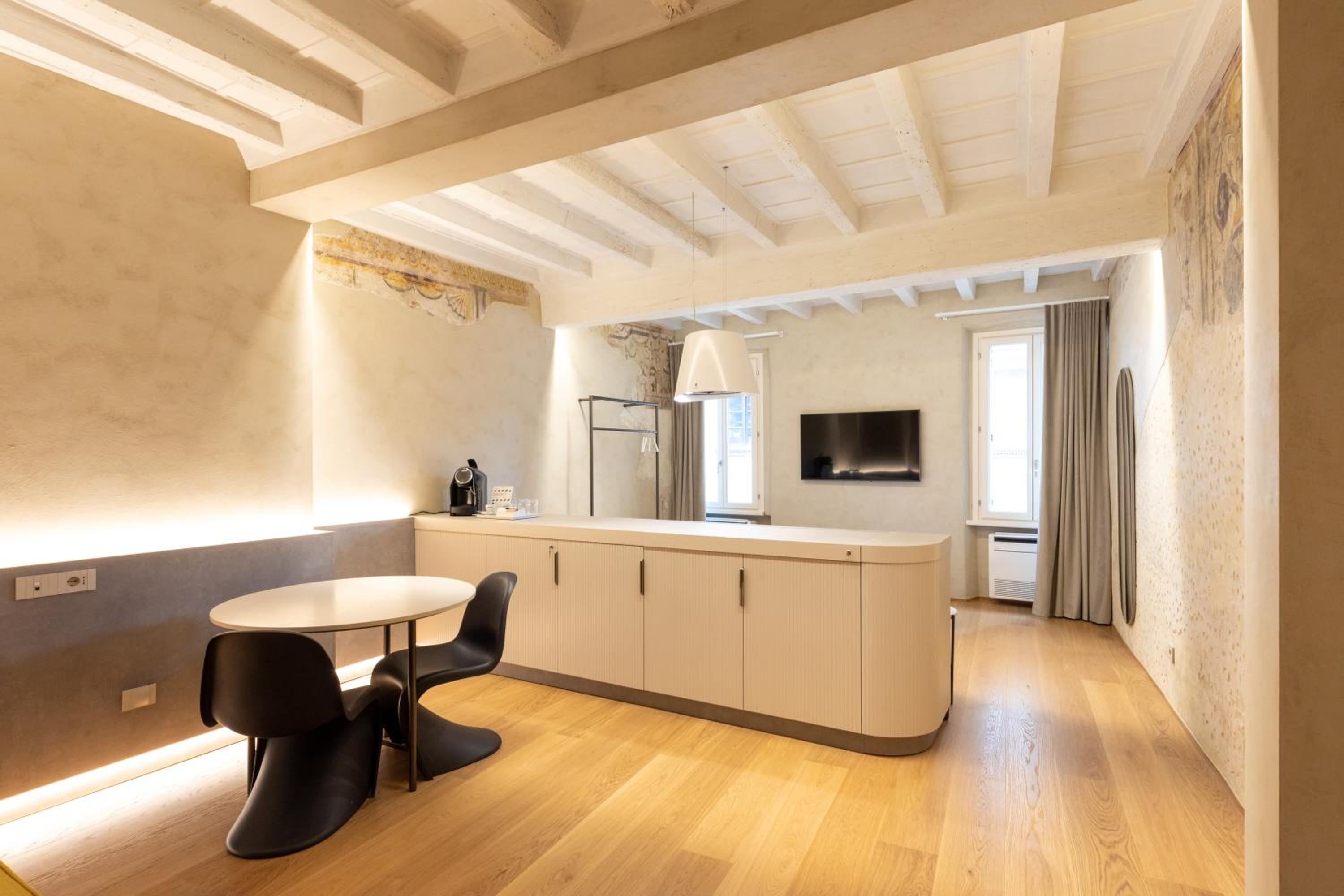 Suite Apartment - Photo 8