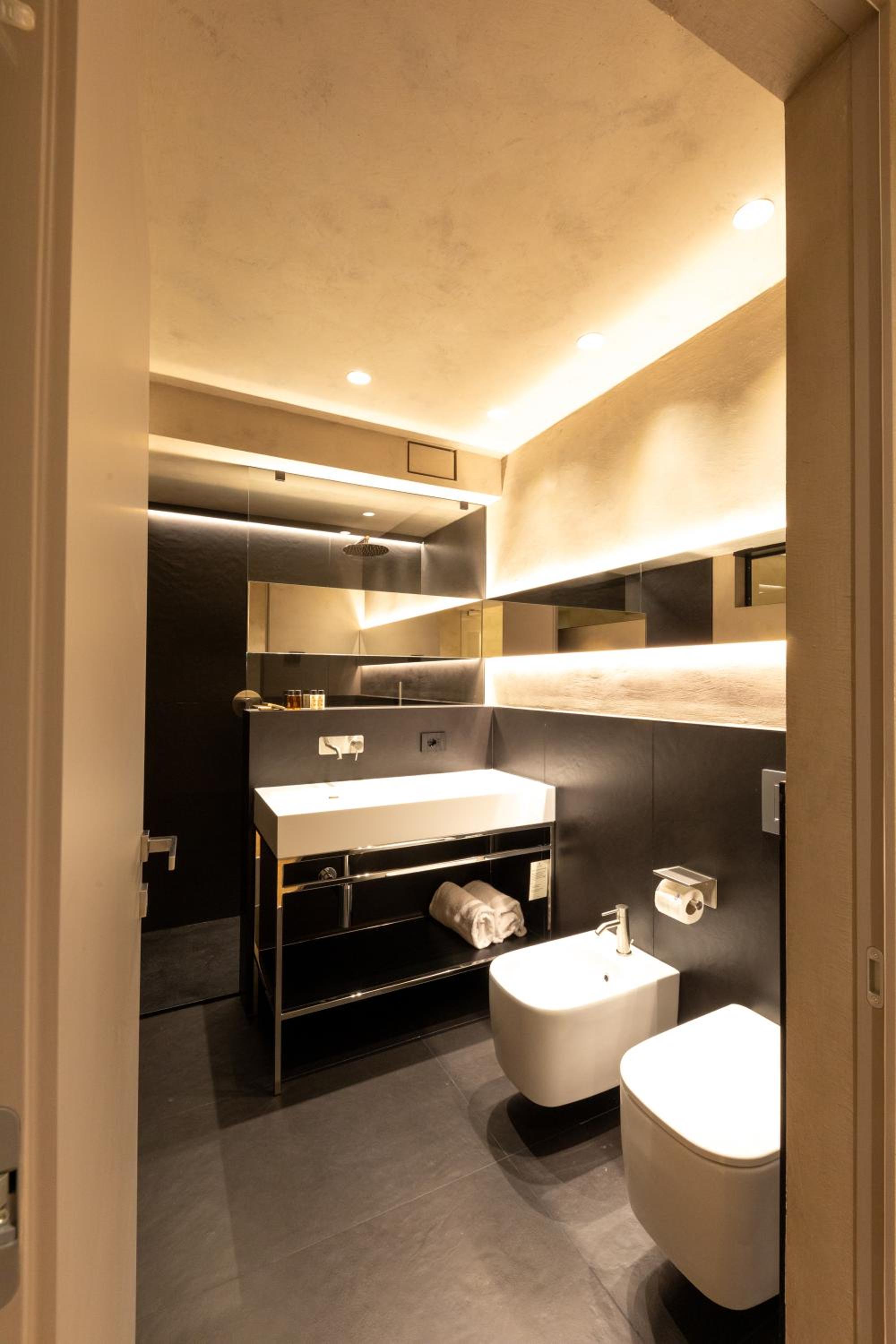 Suite Apartment - Photo 9