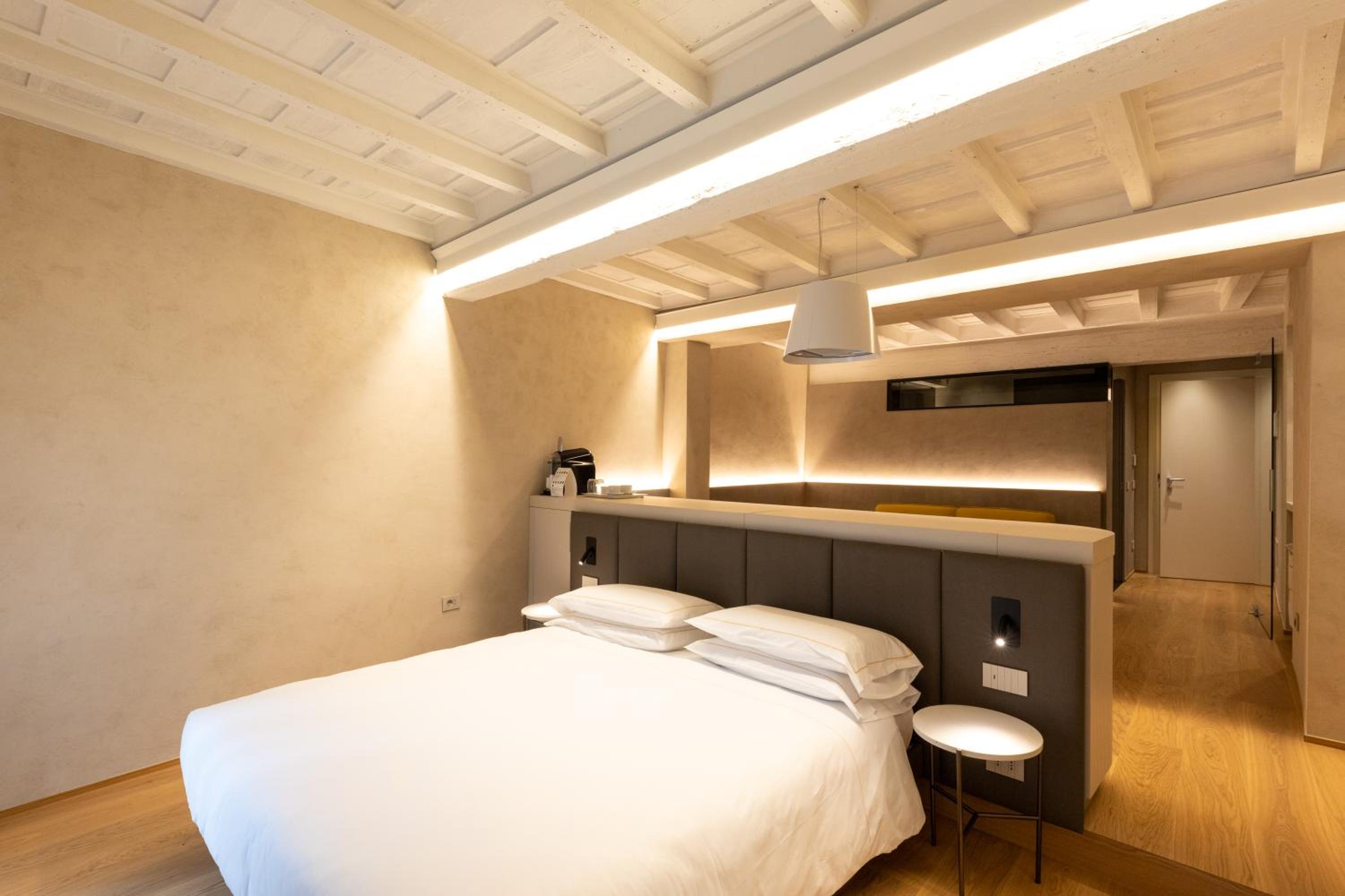 Suite Apartment - Photo 11