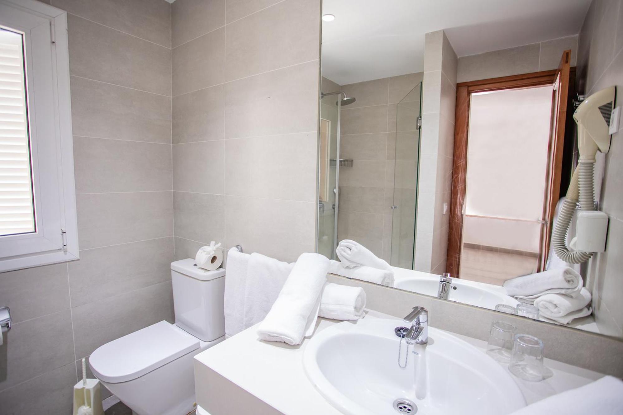 Classic Two-Bedroom Bungalow (1 Adult + 1 Child) photo 2