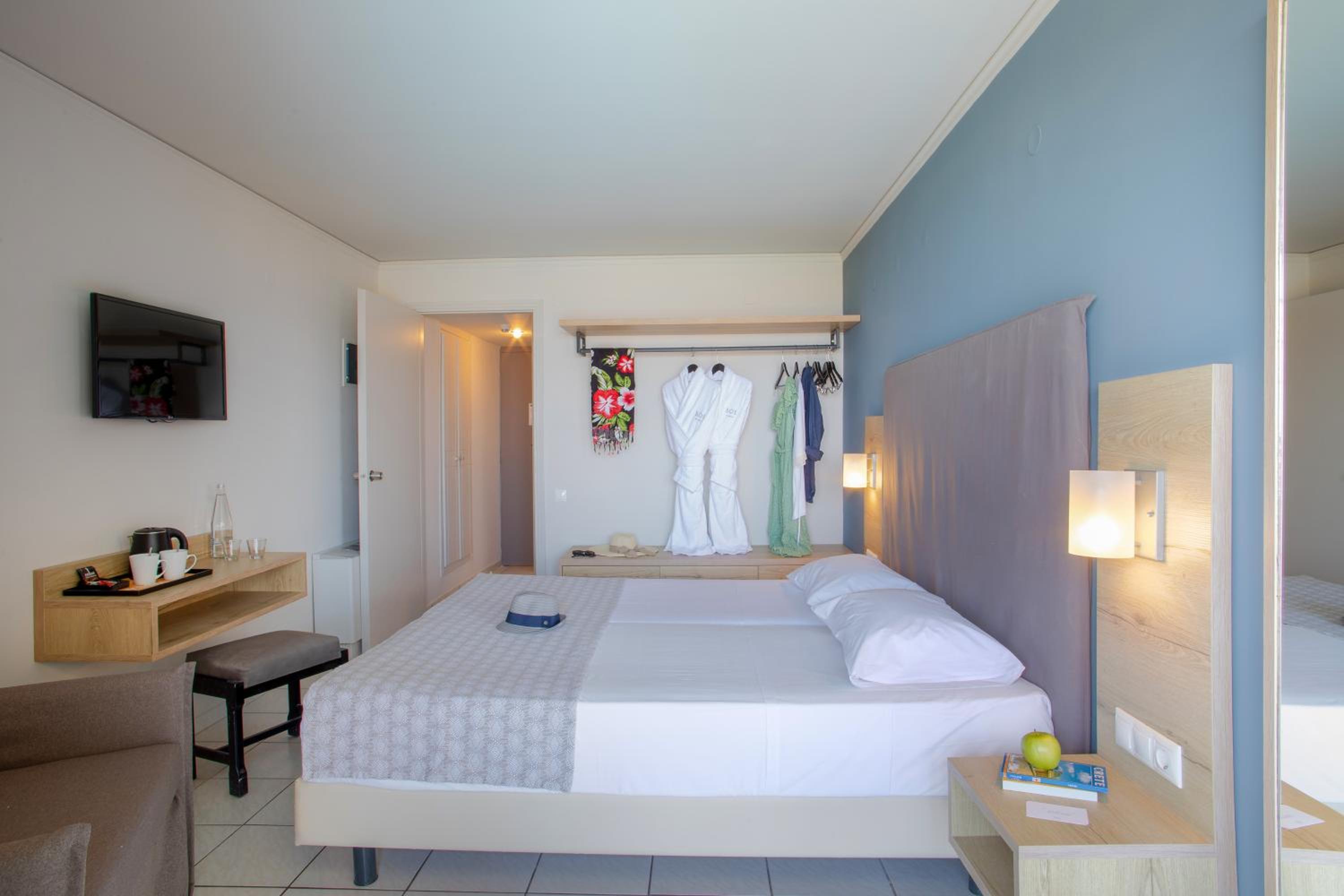 Superior Room with Garden View photo 3