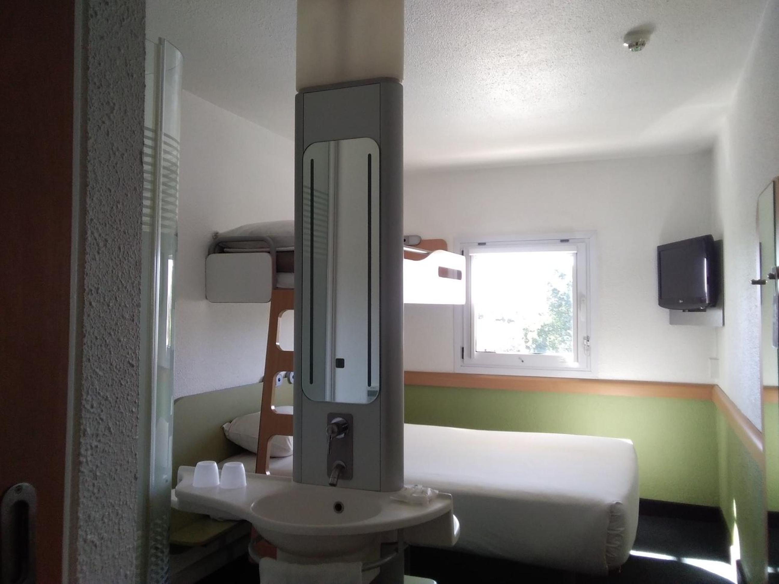Standard Triple Room (Nonsmoking) photo 1