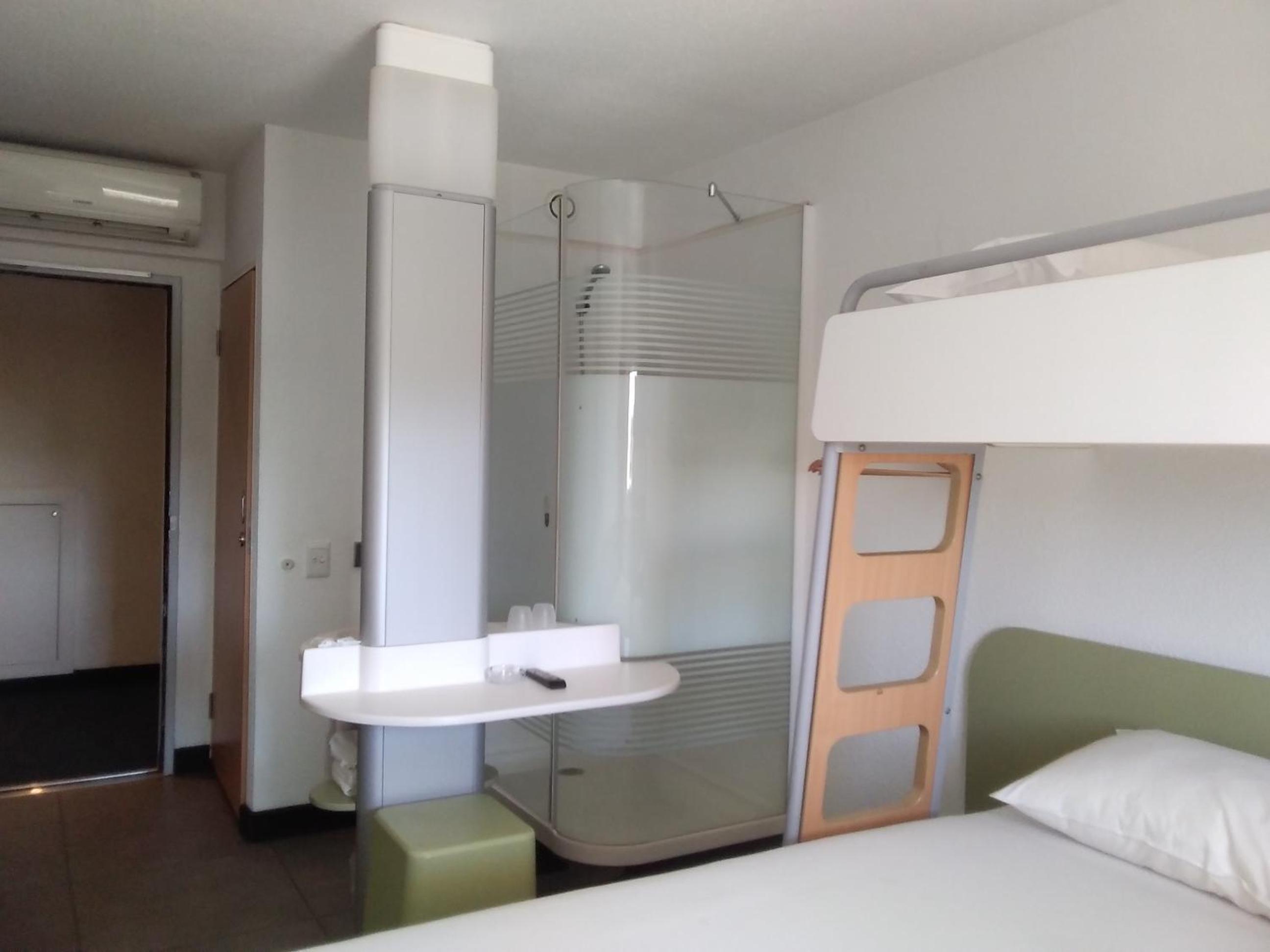 Standard Triple Room (Nonsmoking) photo 3
